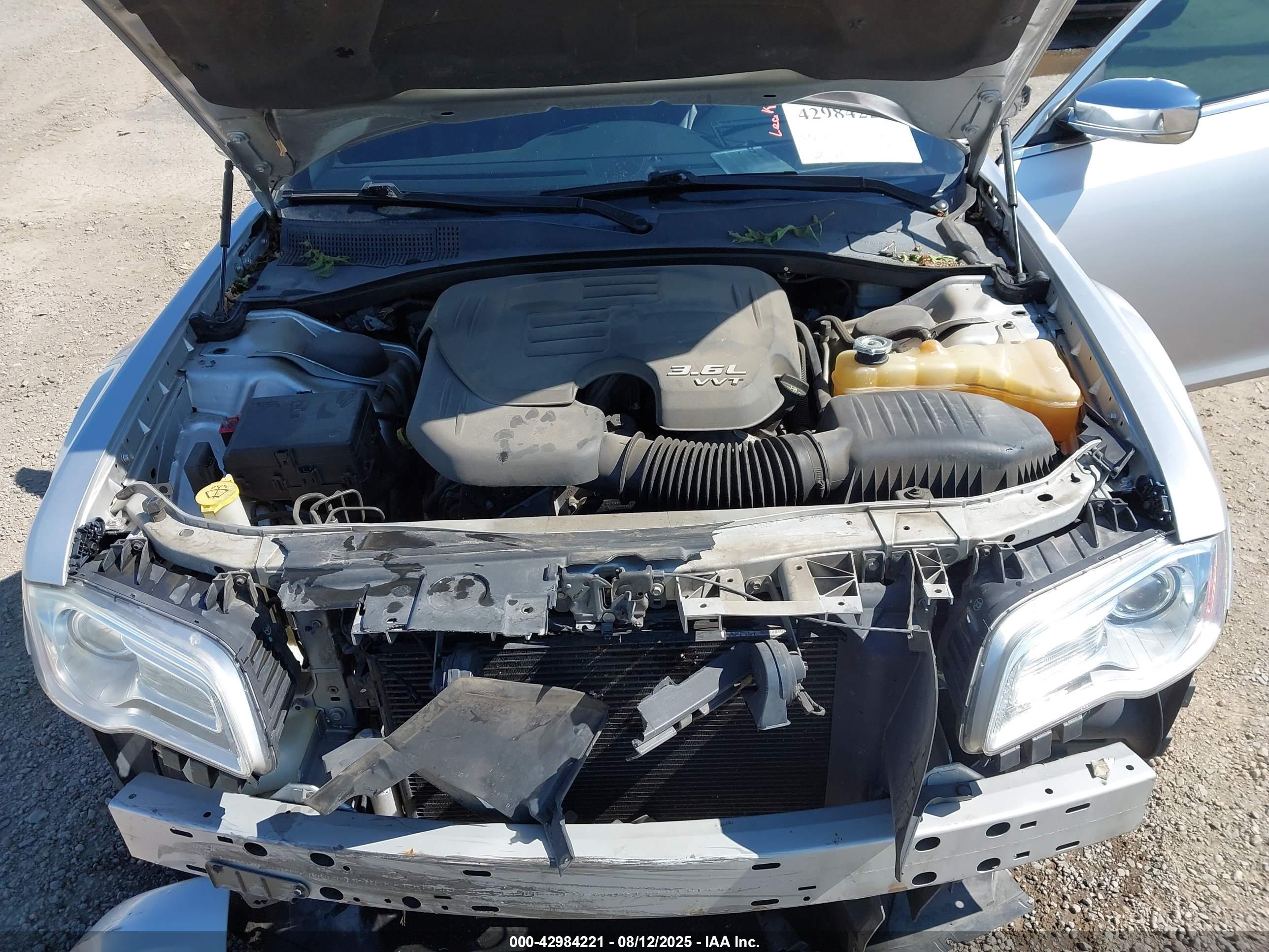 CHRYSLER 300 image 10