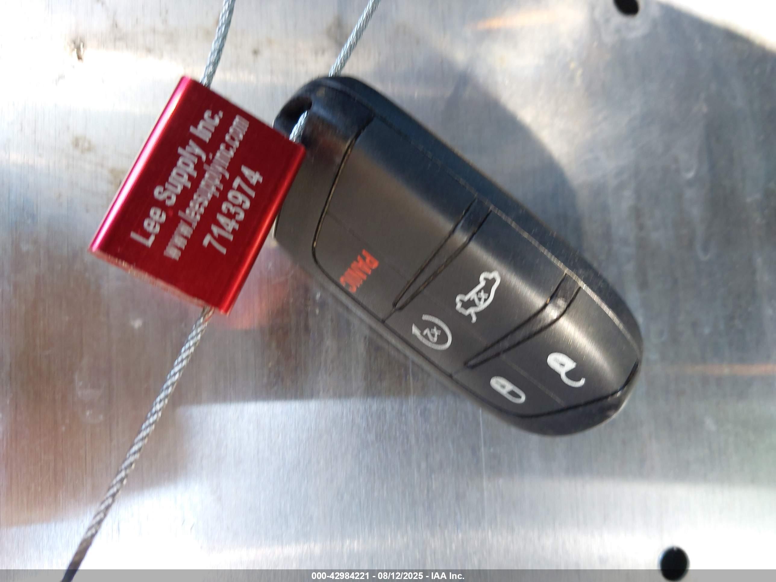 CHRYSLER 300 image 11