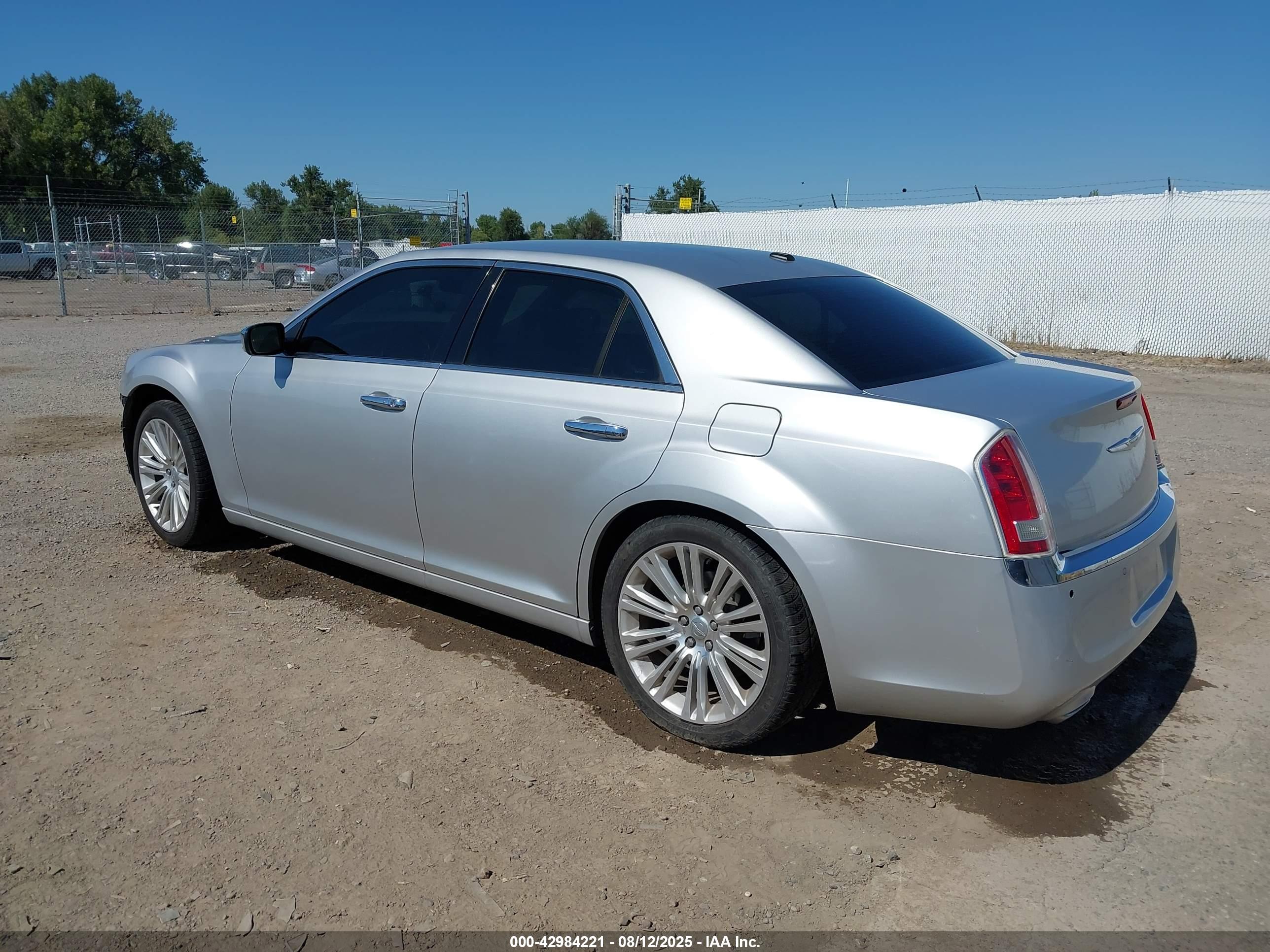 CHRYSLER 300 image 3