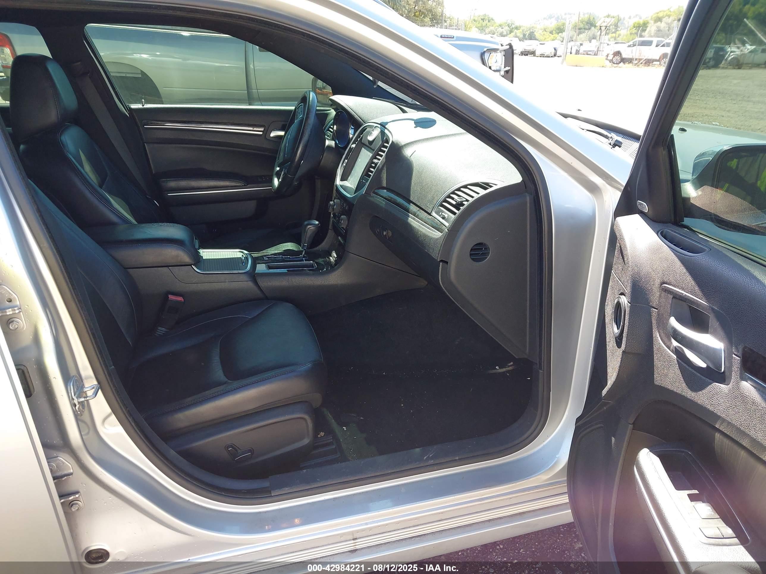 CHRYSLER 300 image 5