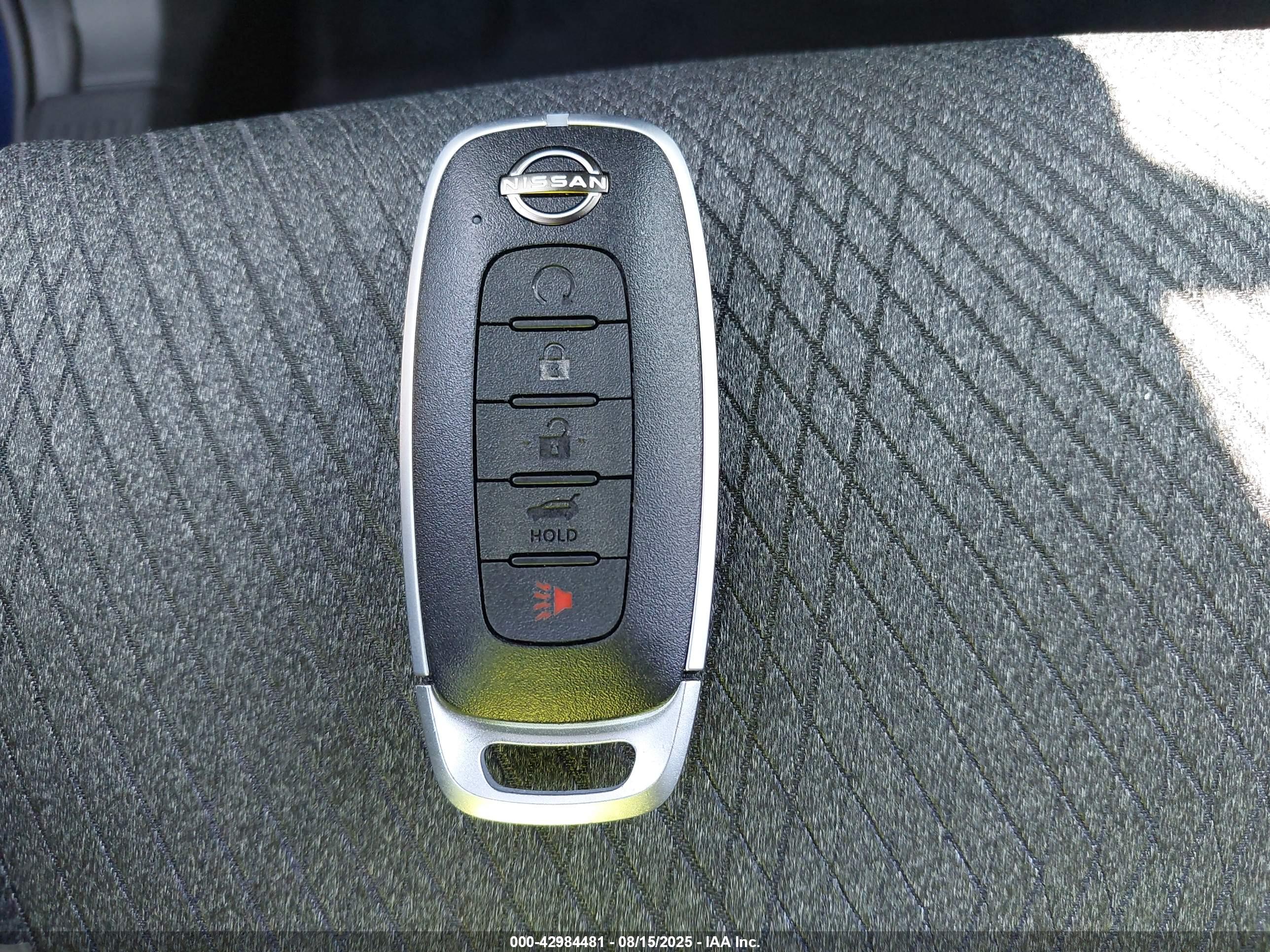 NISSAN ROGUE image 11