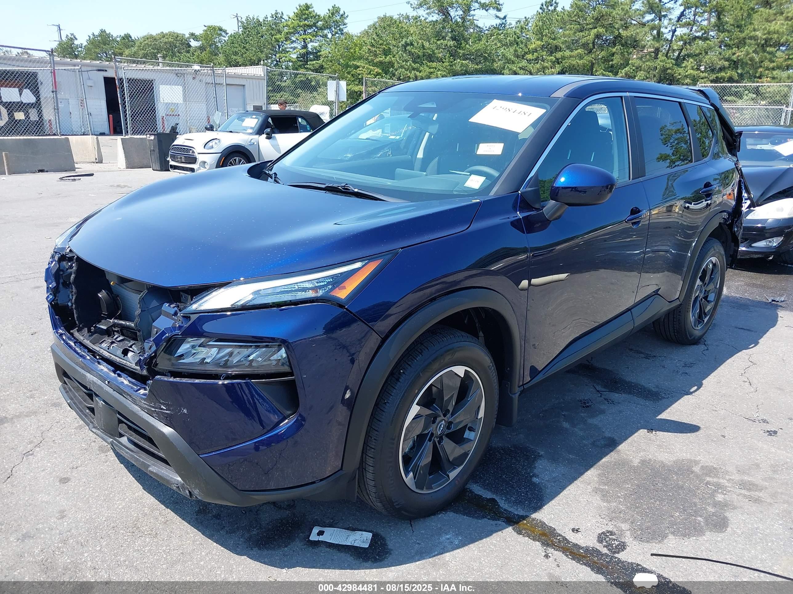 NISSAN ROGUE image 2