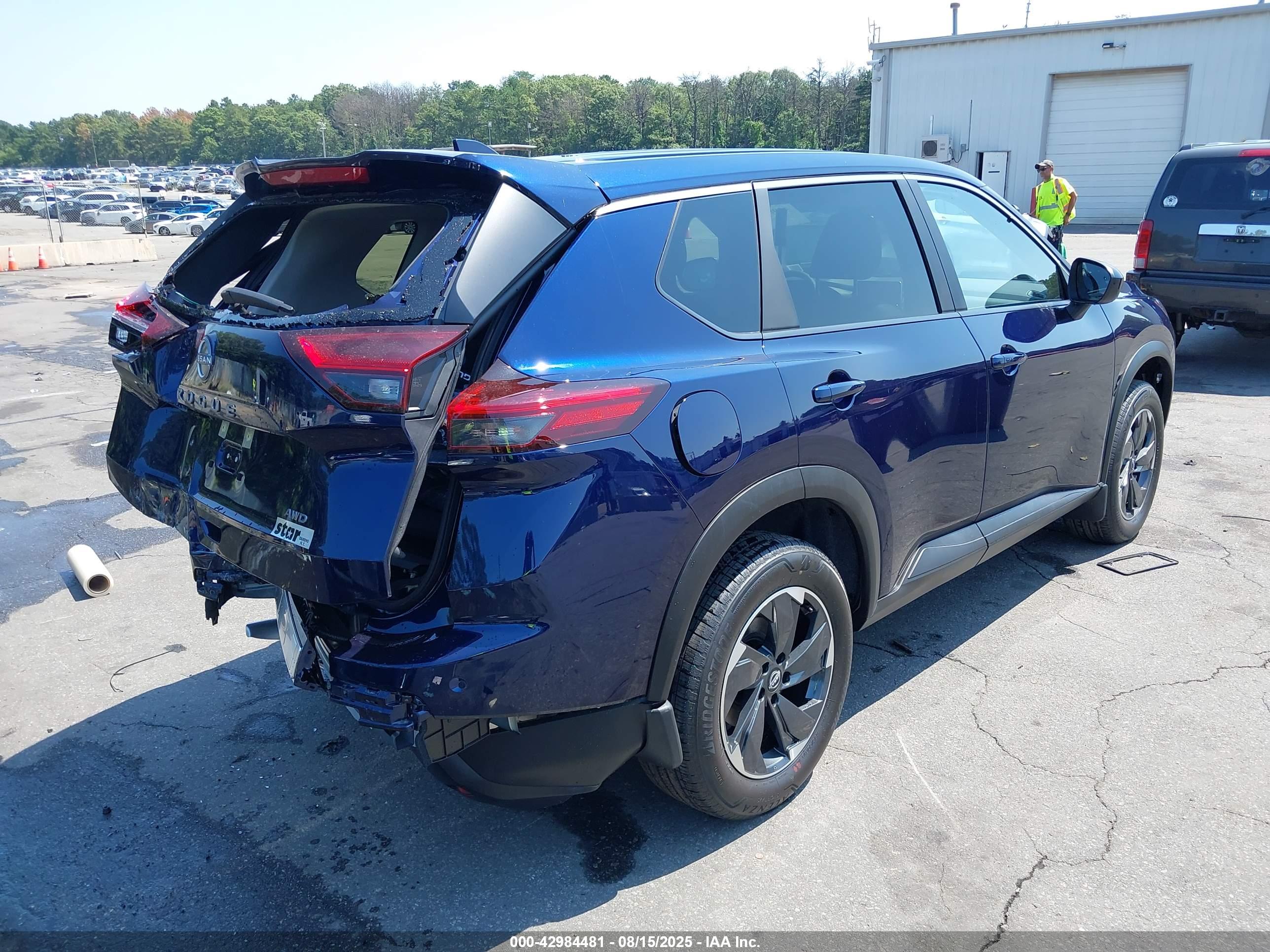NISSAN ROGUE image 4