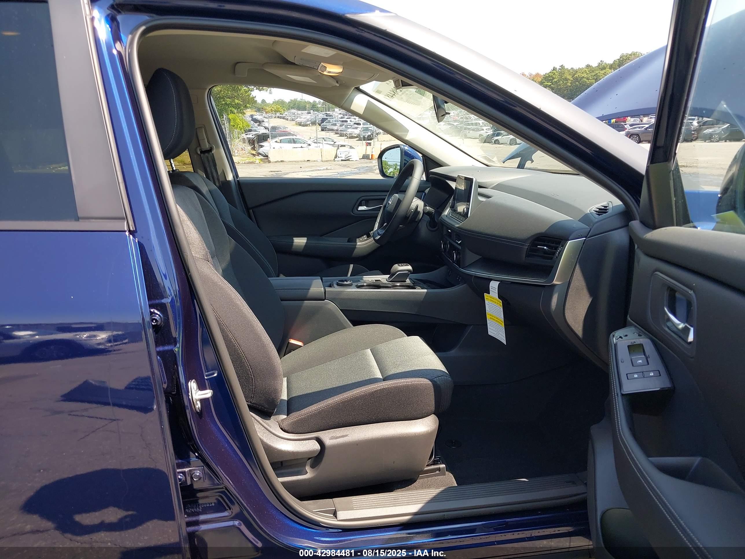 NISSAN ROGUE image 5