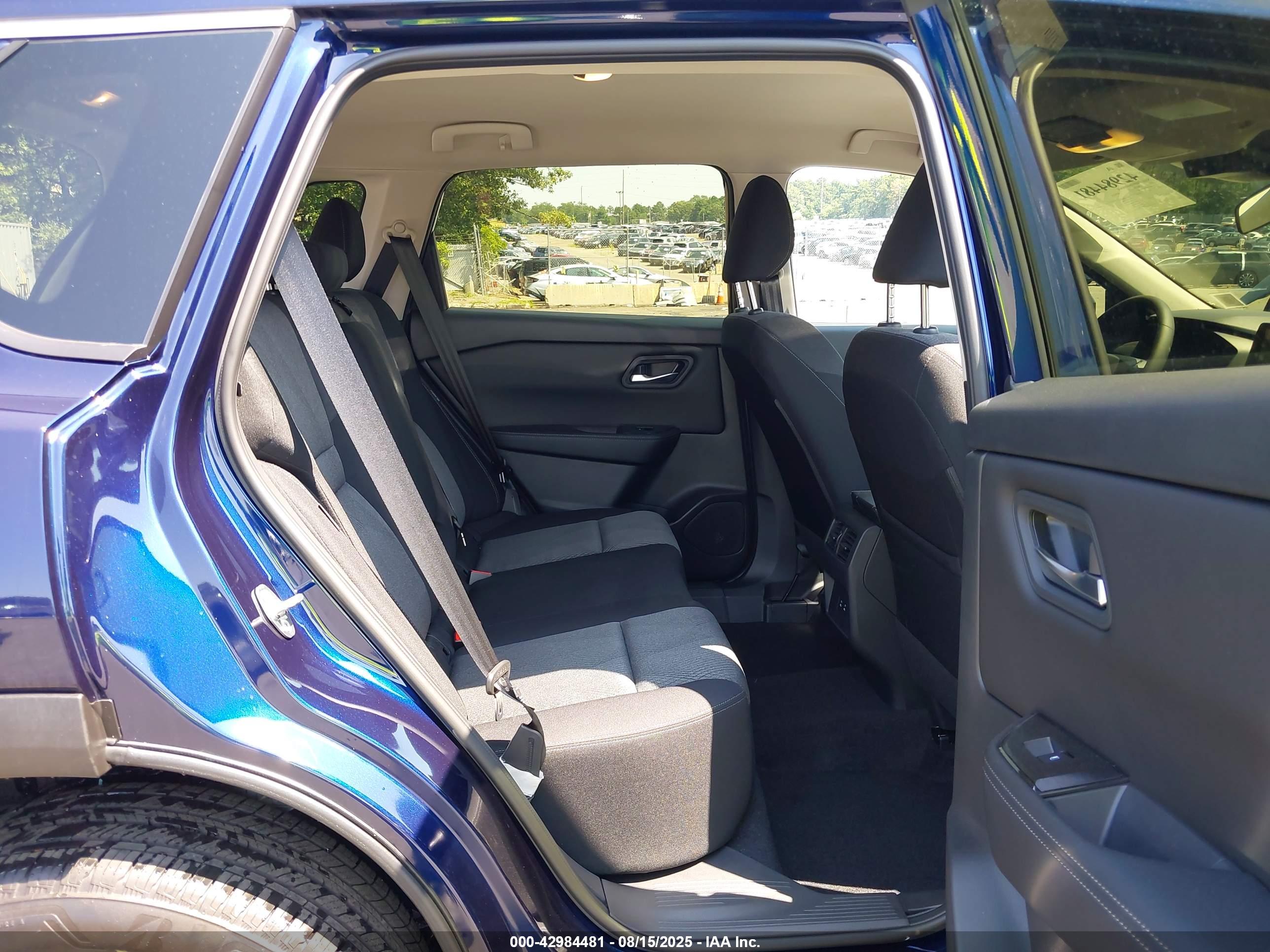 NISSAN ROGUE image 8