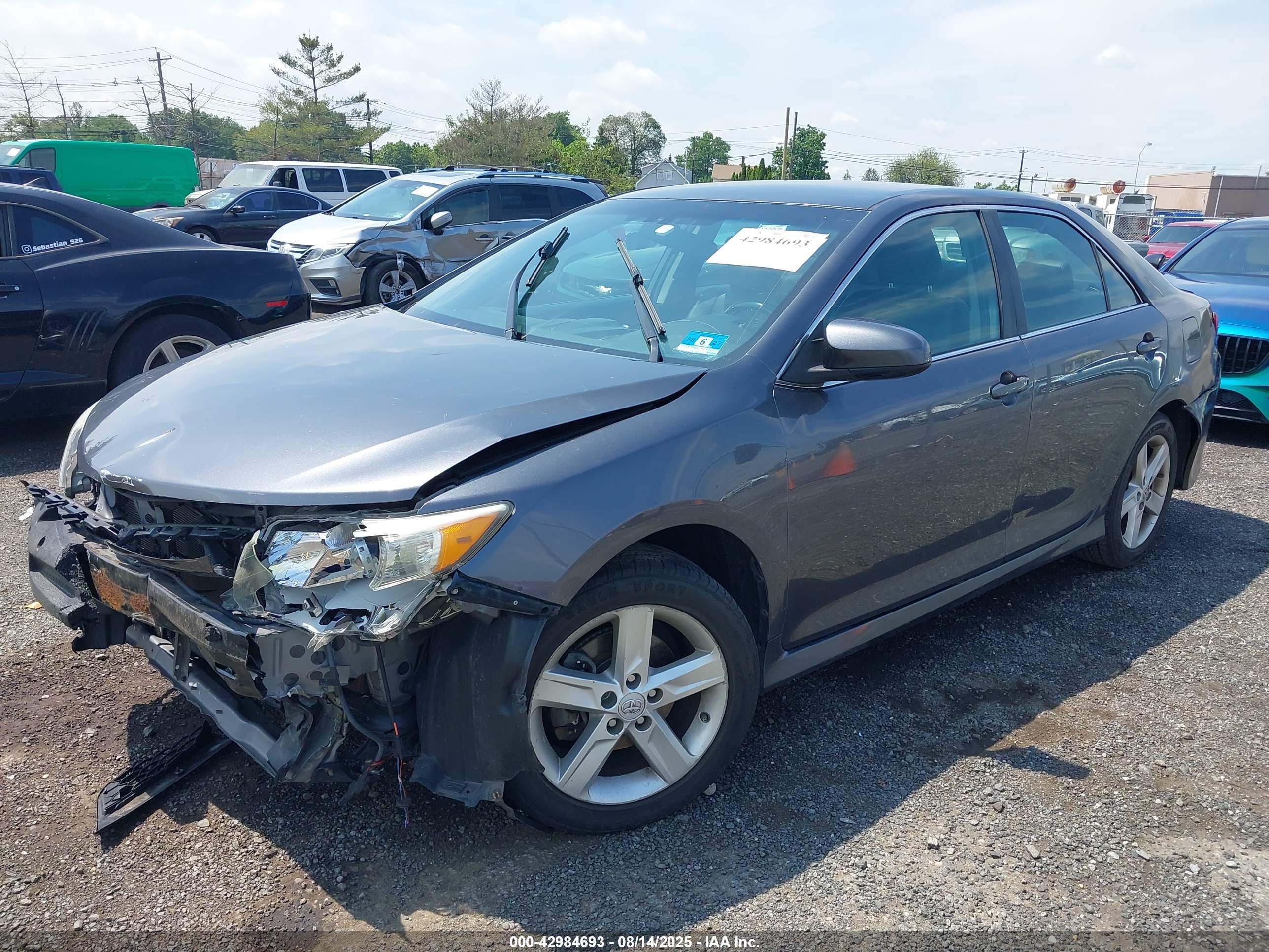 TOYOTA CAMRY image 2