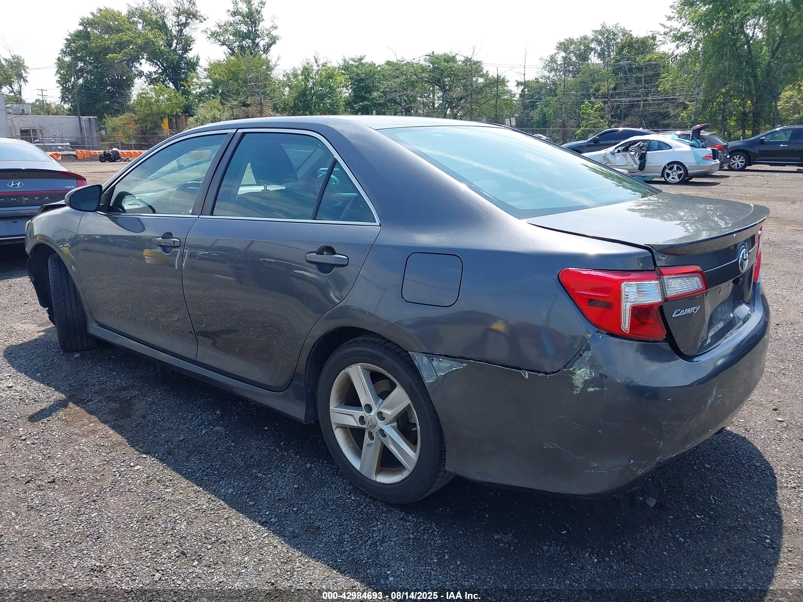 TOYOTA CAMRY image 3