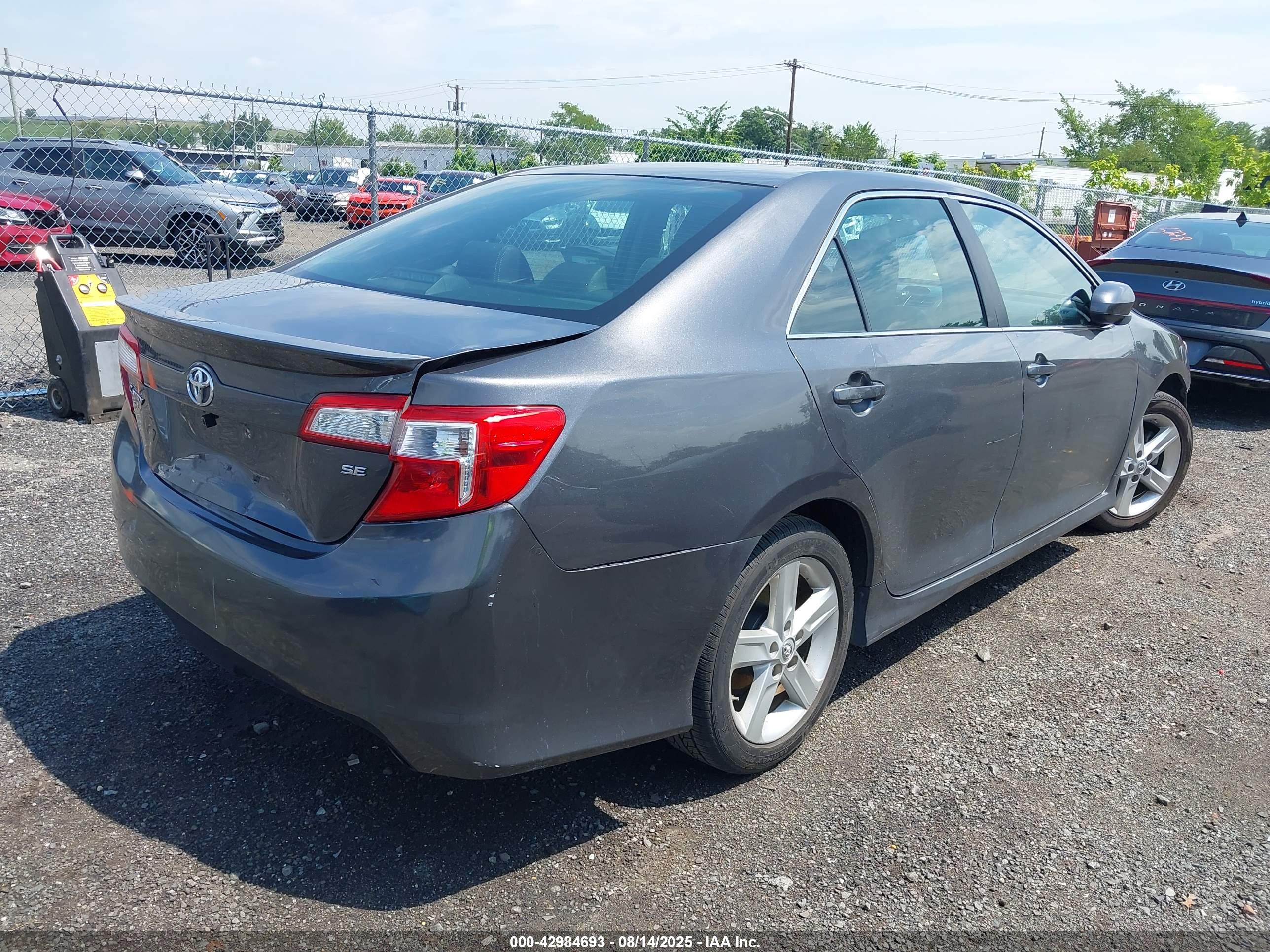 TOYOTA CAMRY image 4