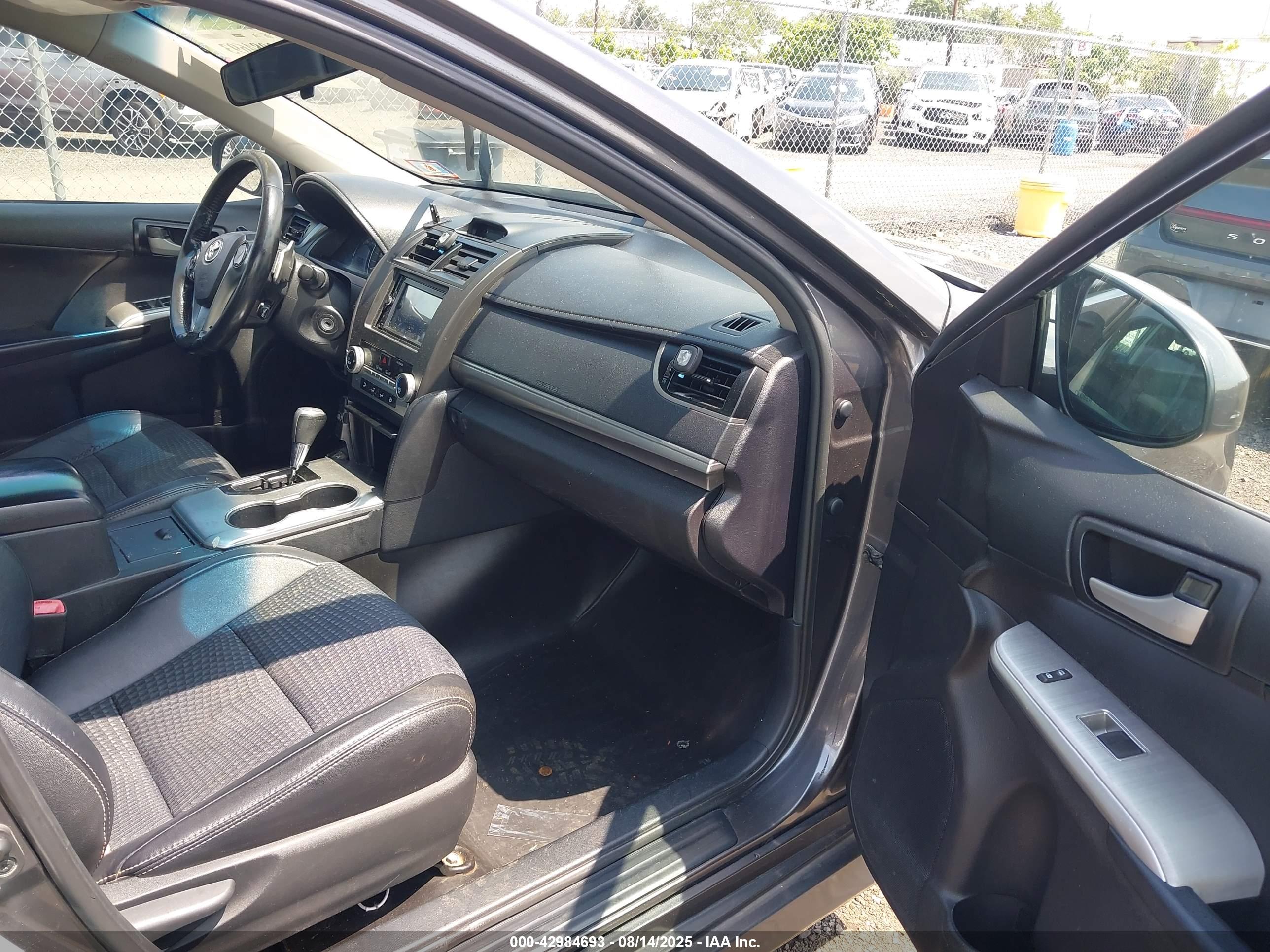 TOYOTA CAMRY image 5
