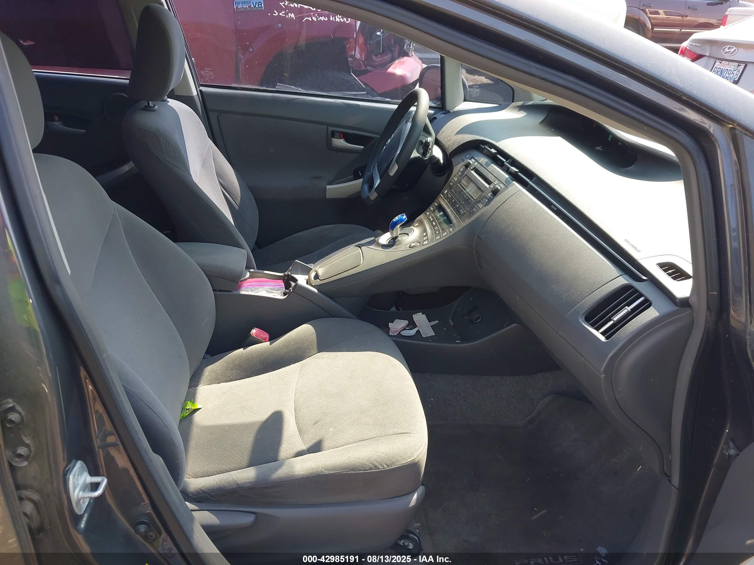 TOYOTA PRIUS image 5