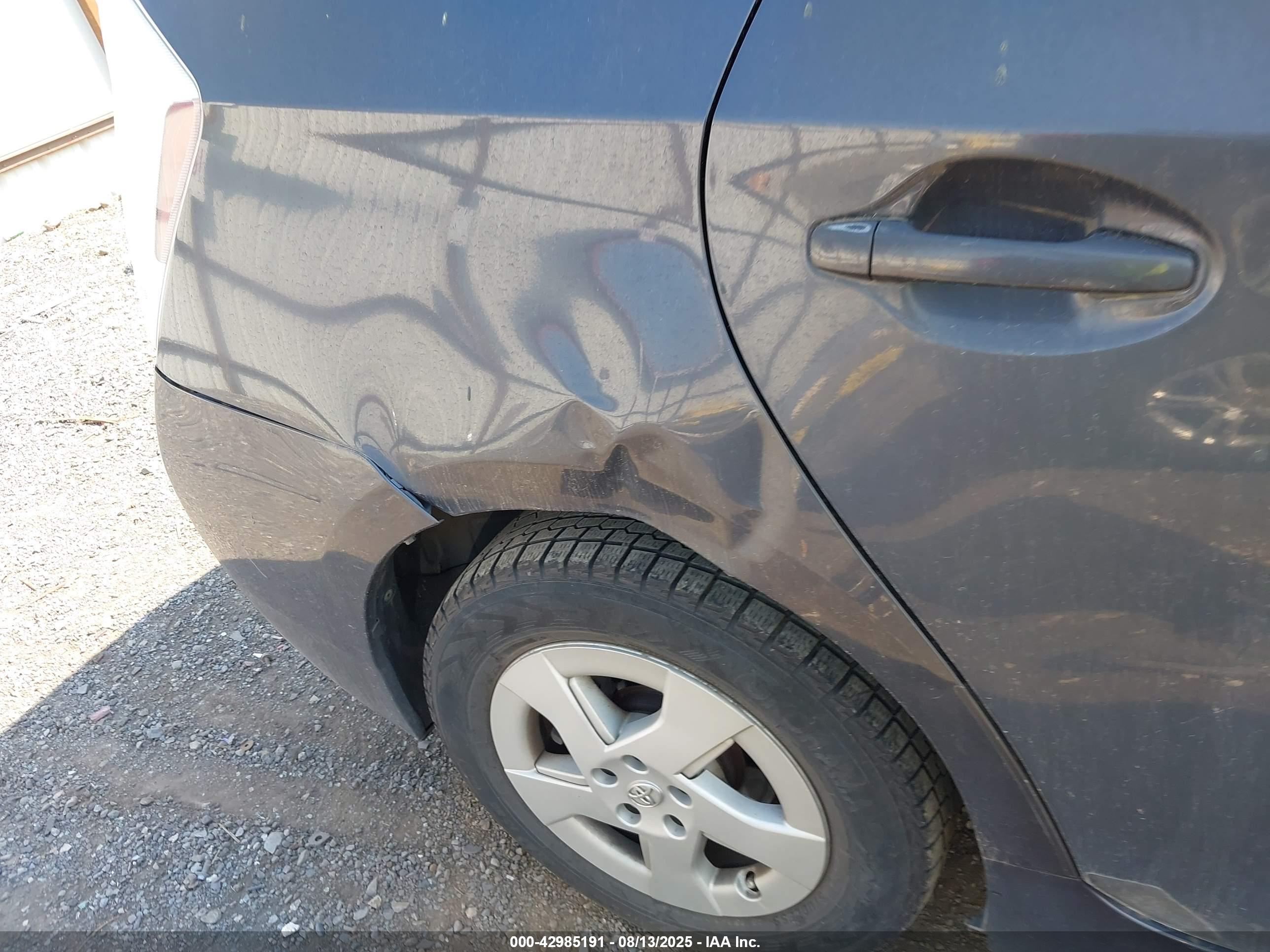TOYOTA PRIUS image 6