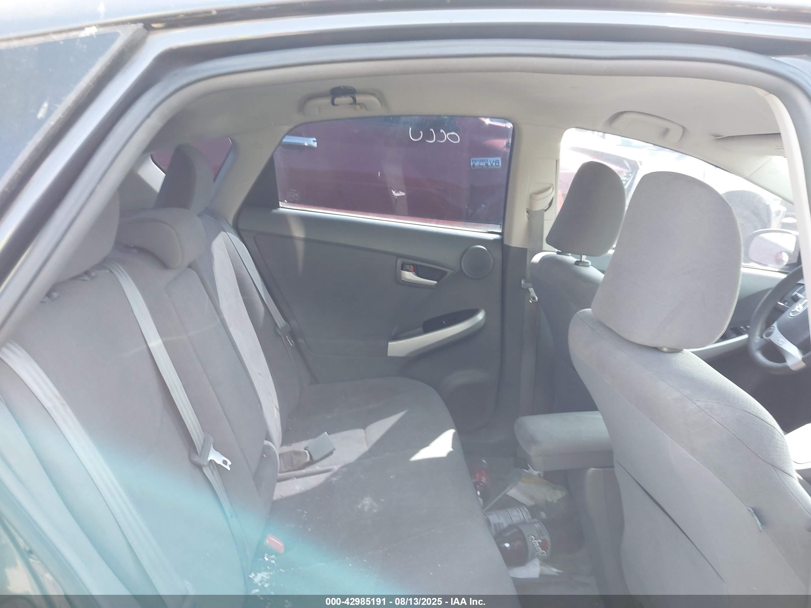 TOYOTA PRIUS image 8