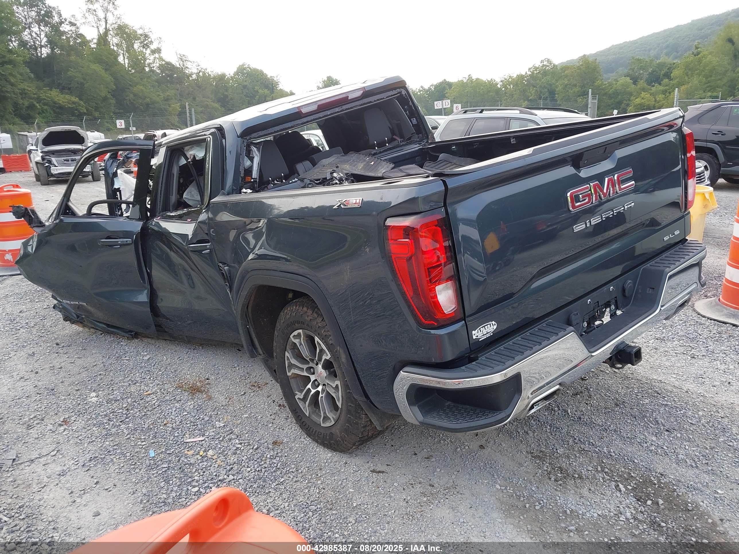 GMC SIERRA image 3