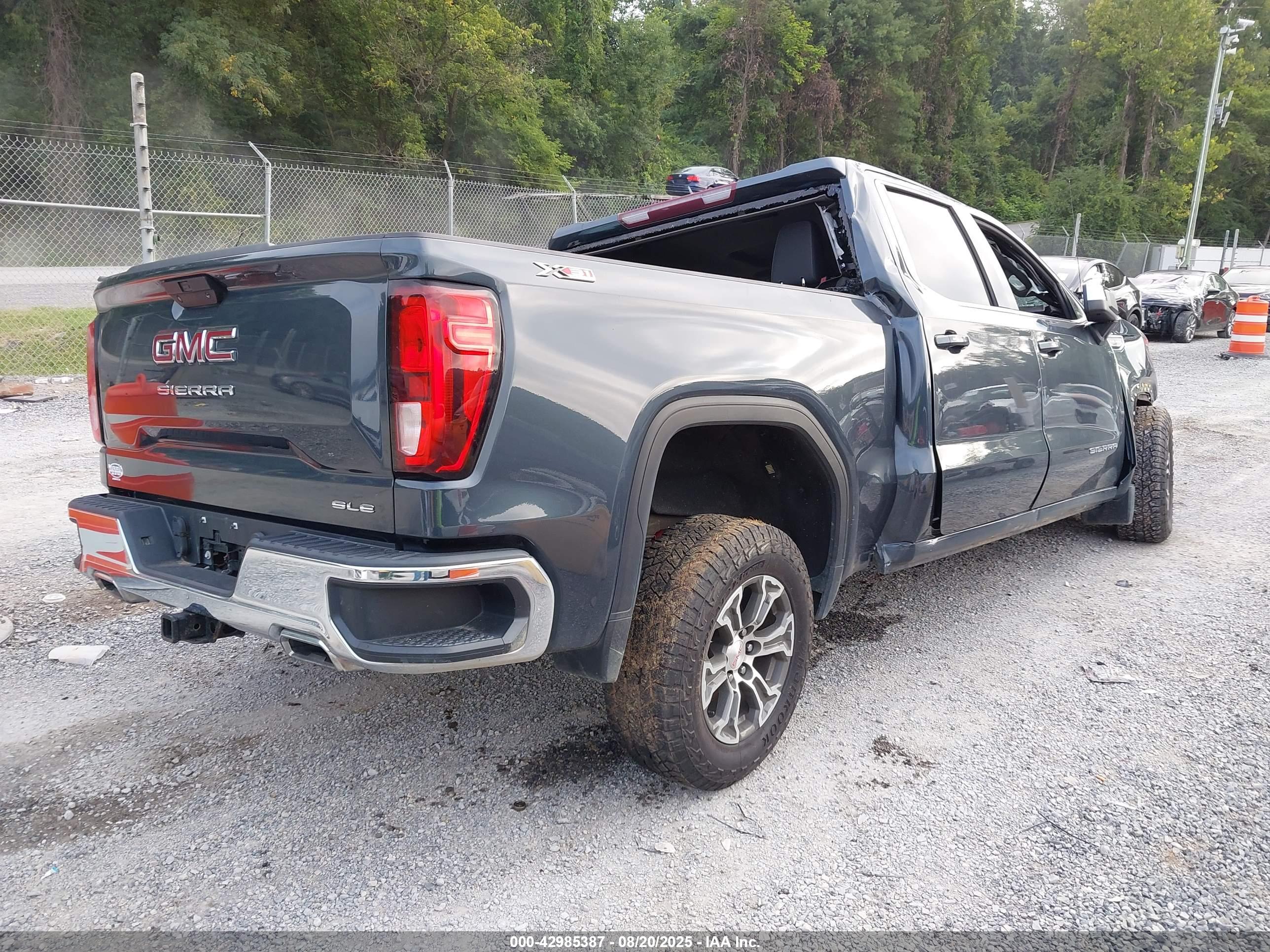 GMC SIERRA image 4