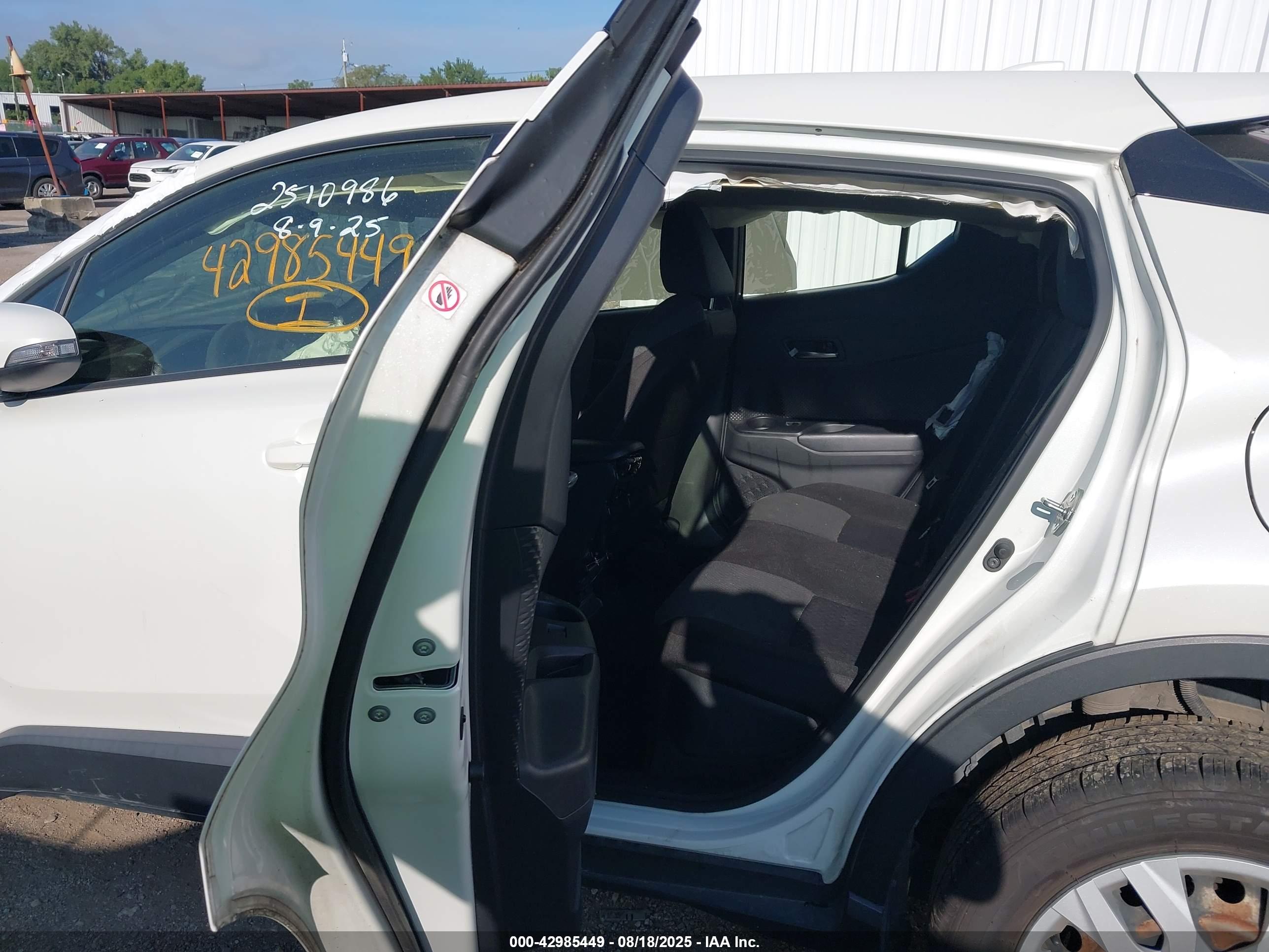 TOYOTA C-HR image 8