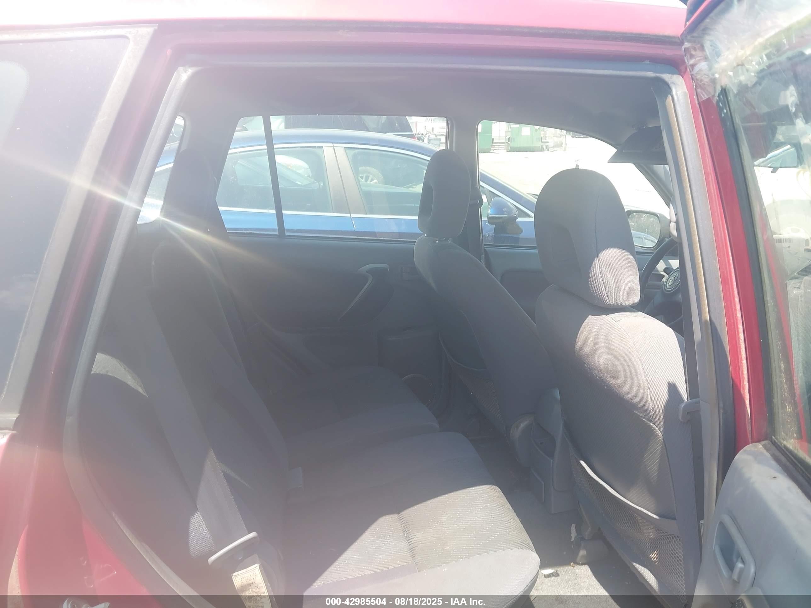 TOYOTA RAV4 image 8