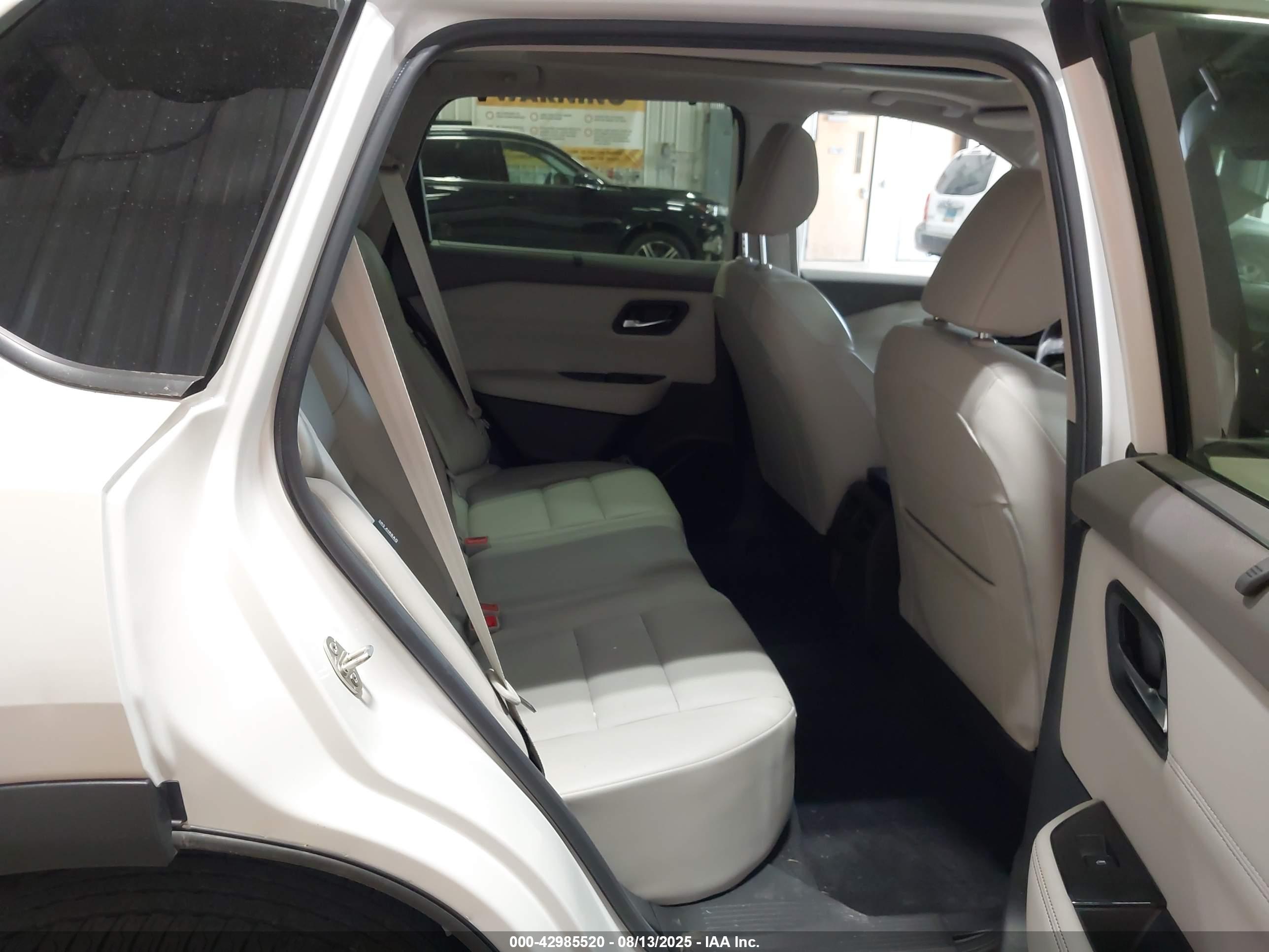 NISSAN ROGUE image 8
