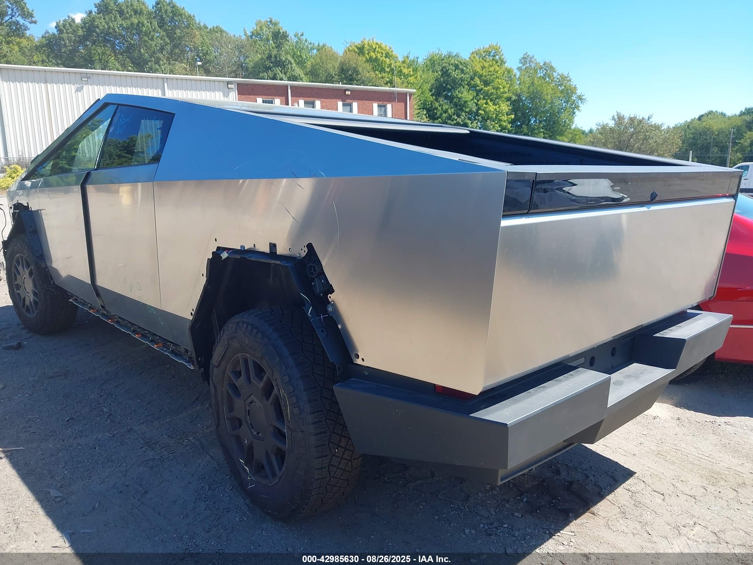 TESLA CYBERTRUCK image 3