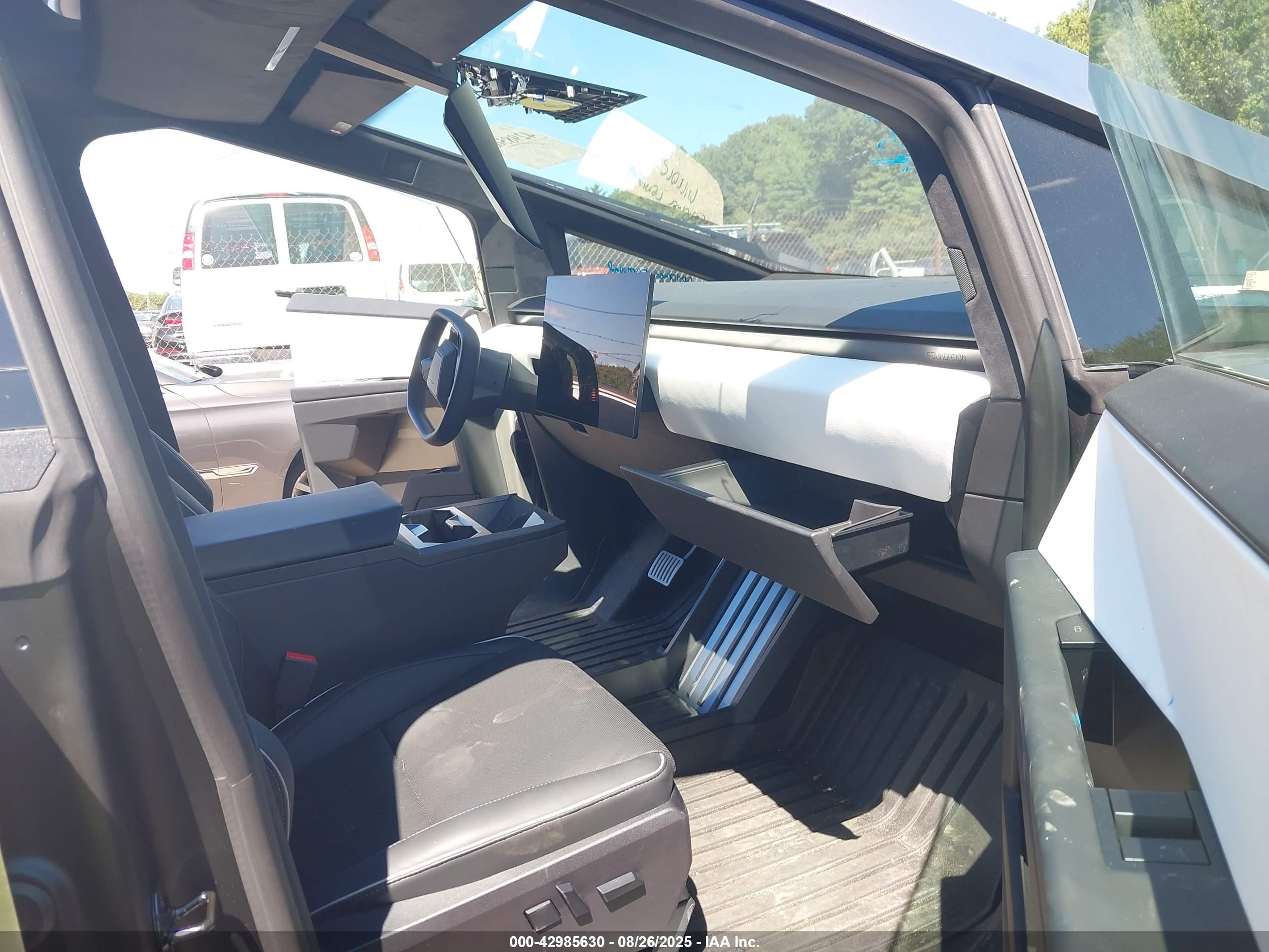 TESLA CYBERTRUCK image 5