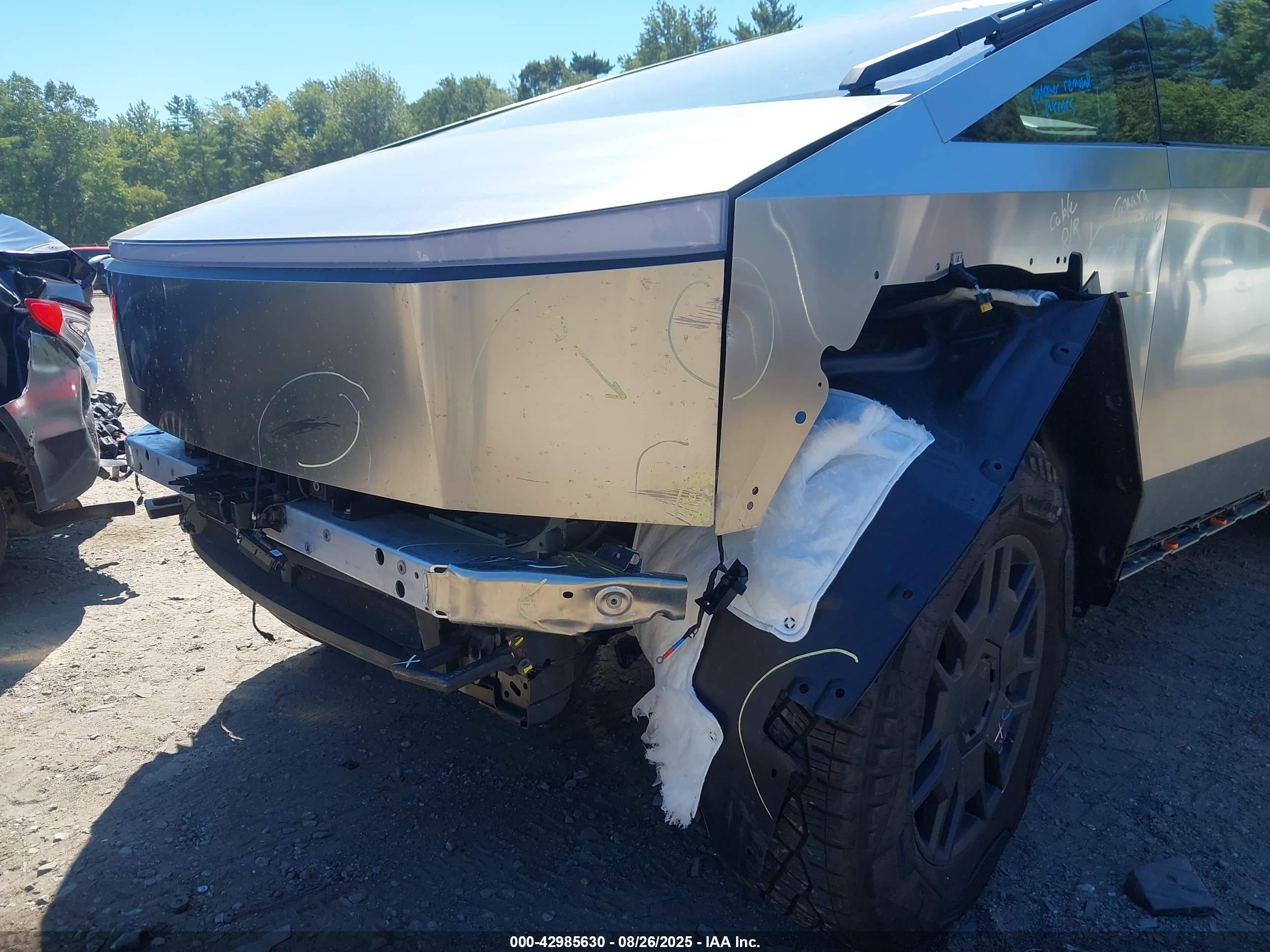 TESLA CYBERTRUCK image 6