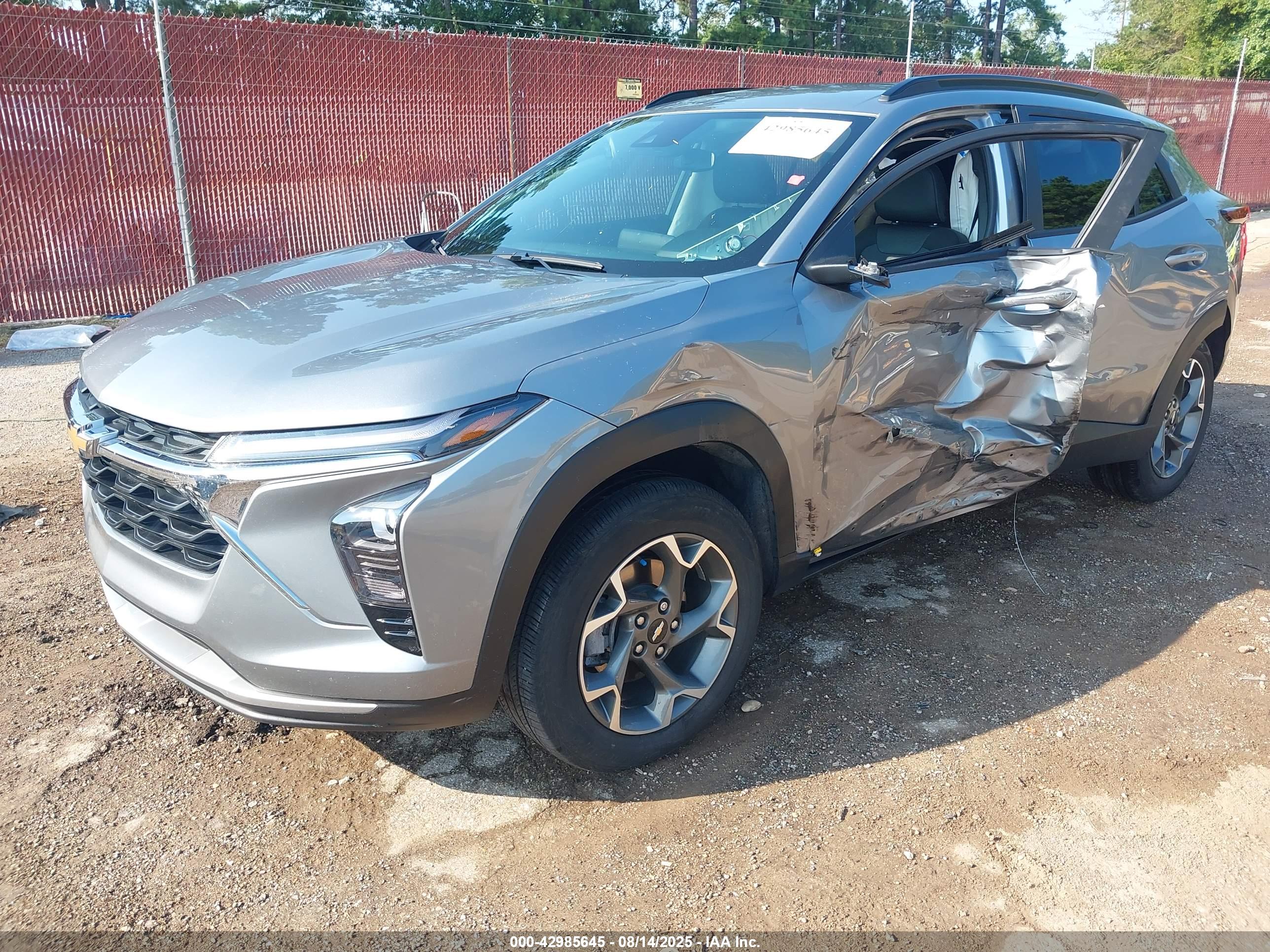 CHEVROLET TRAX image 2