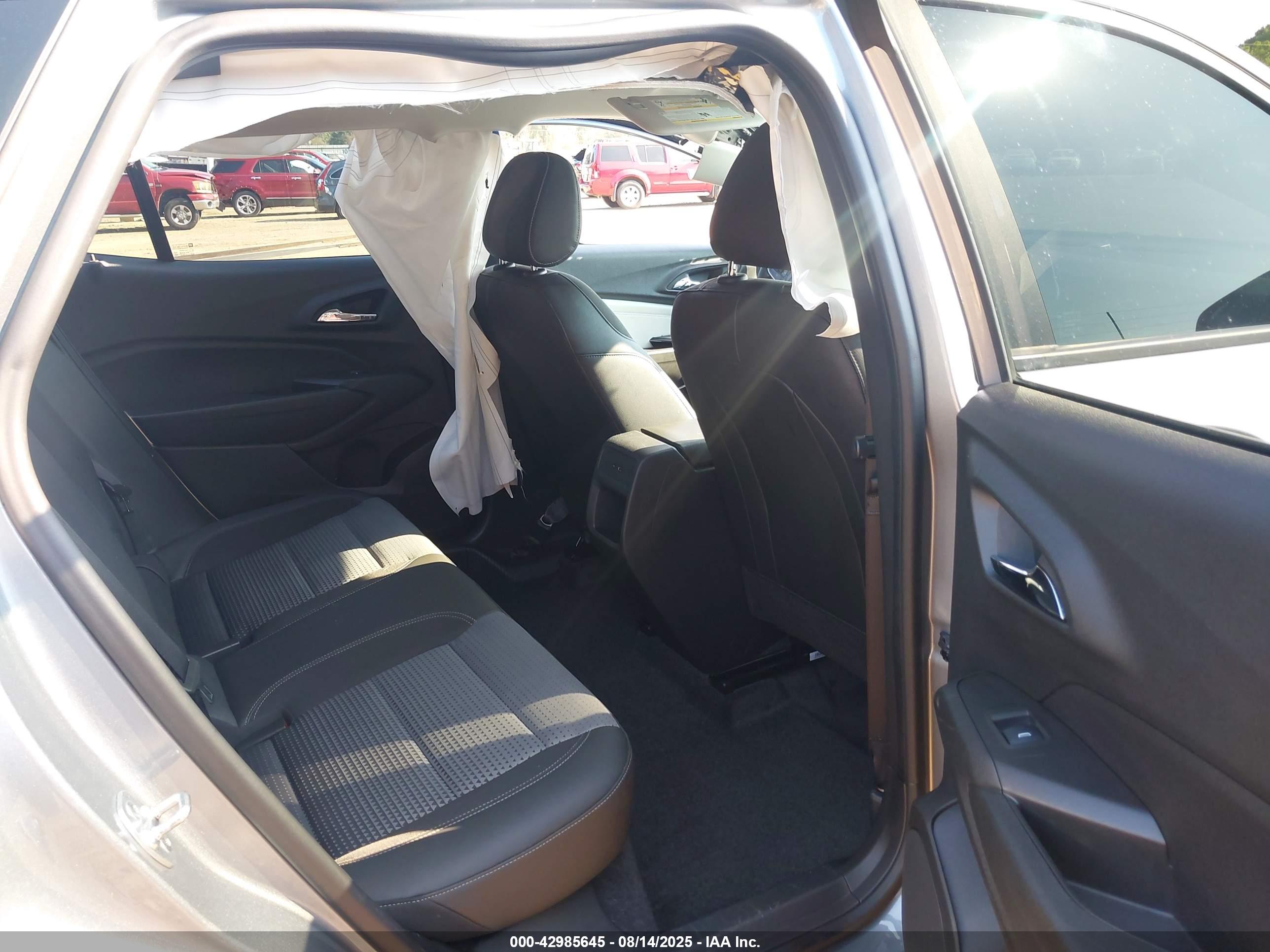 CHEVROLET TRAX image 8