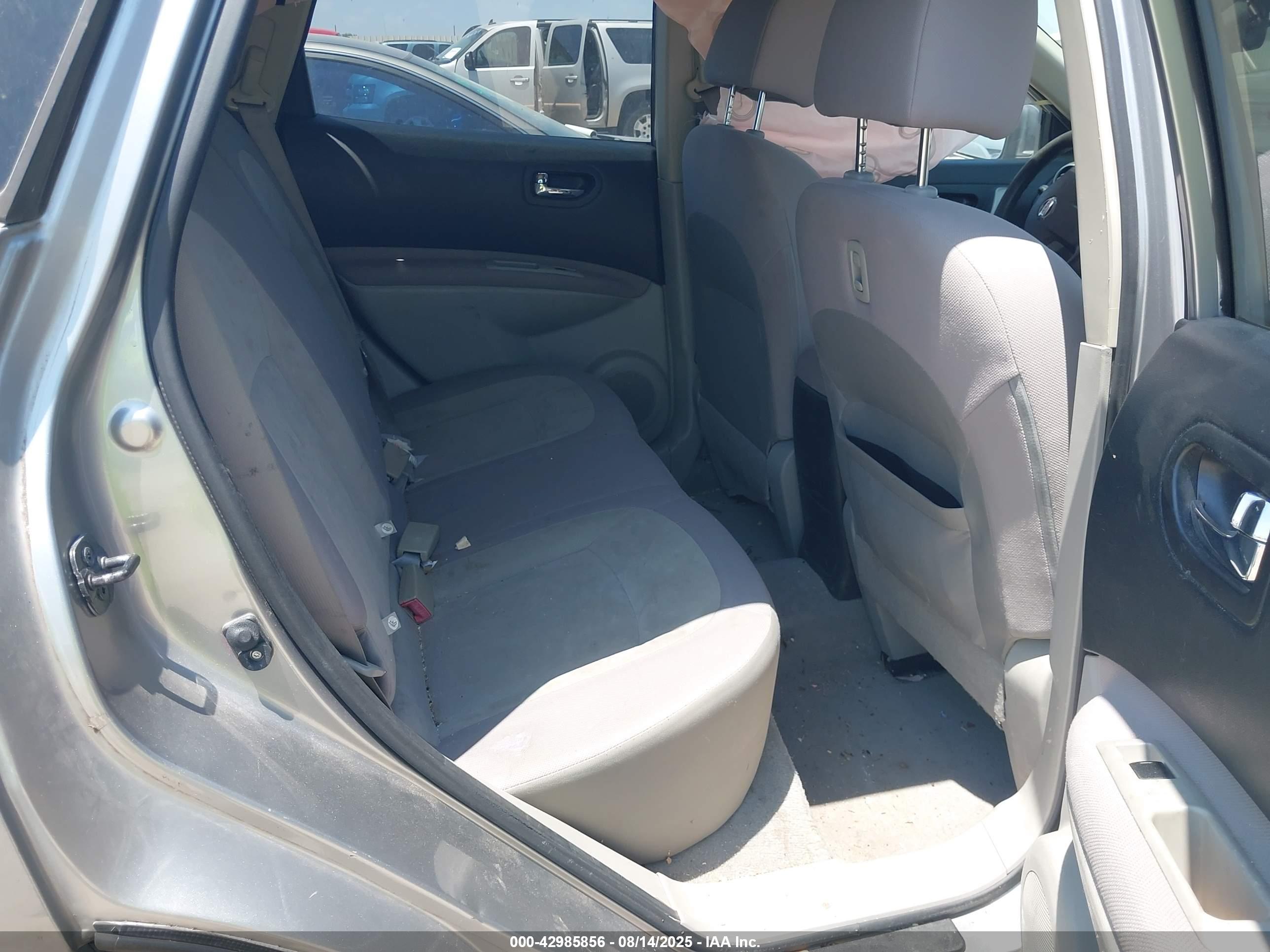 NISSAN ROGUE image 8