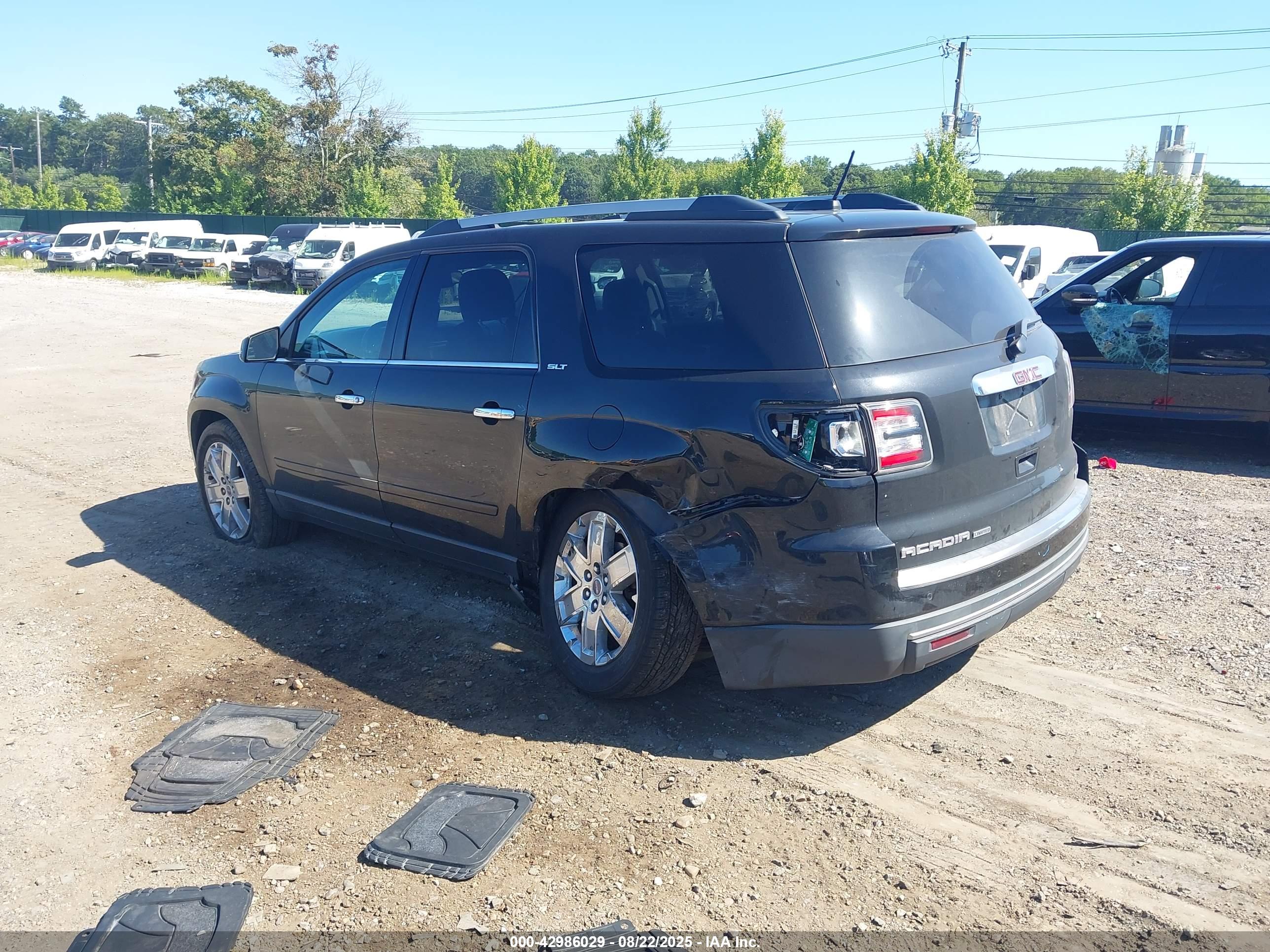 GMC ACADIA image 3