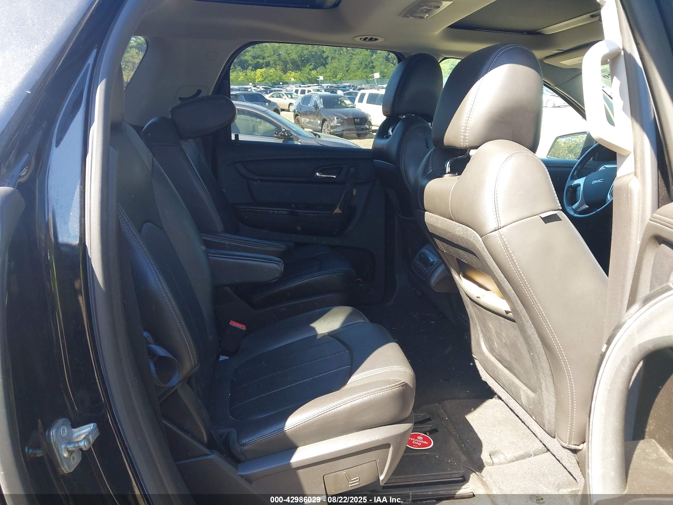 GMC ACADIA image 8