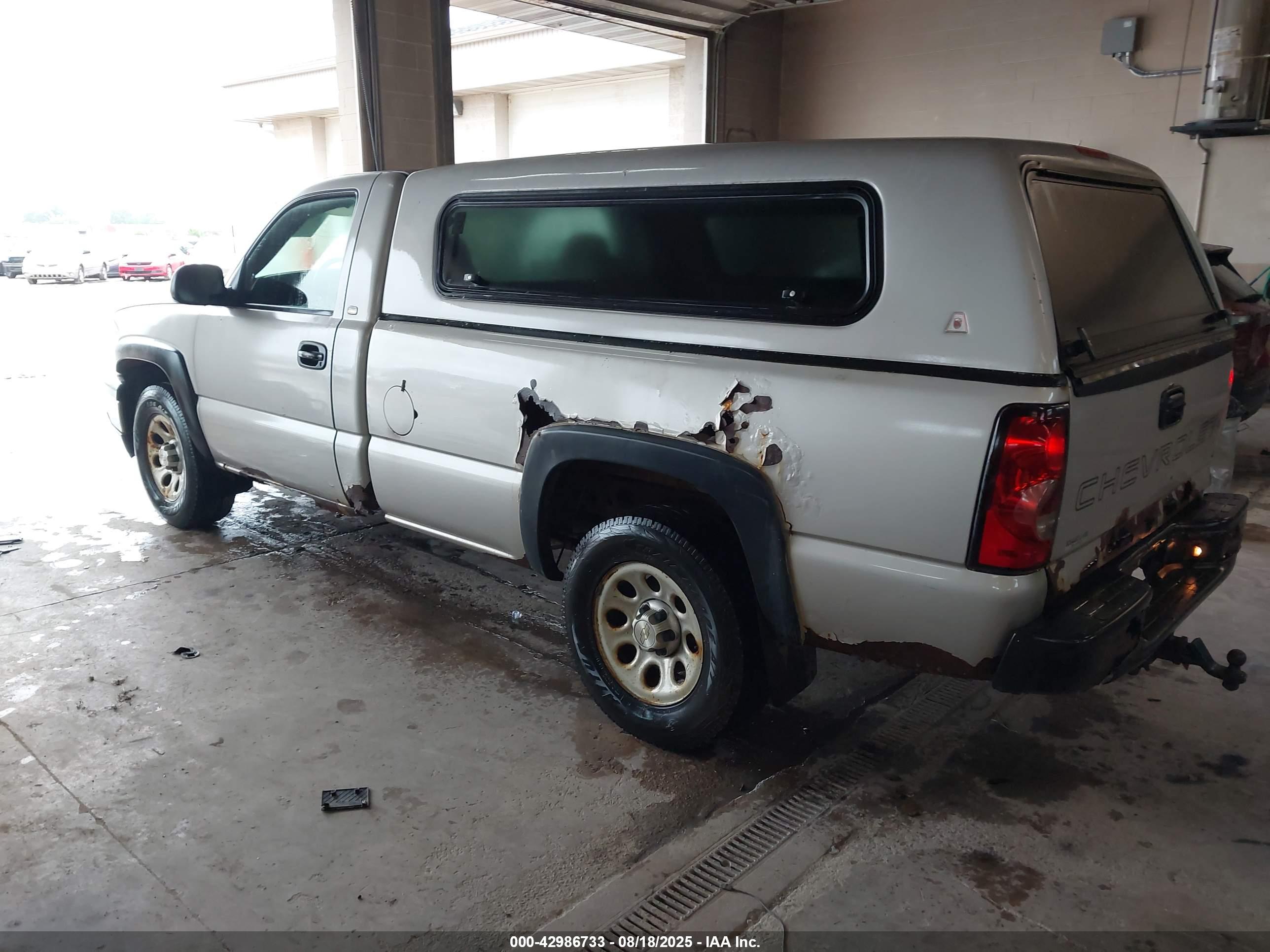 CHEVROLET SILVERADO image 3