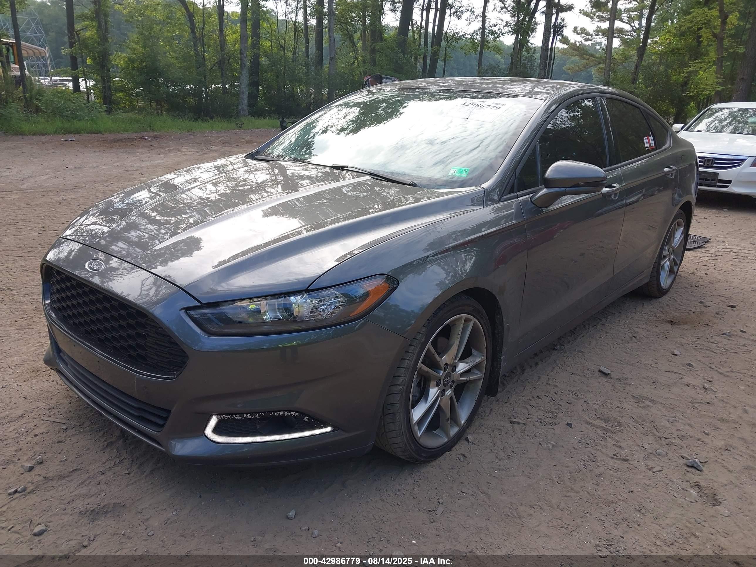 FORD FUSION image 2