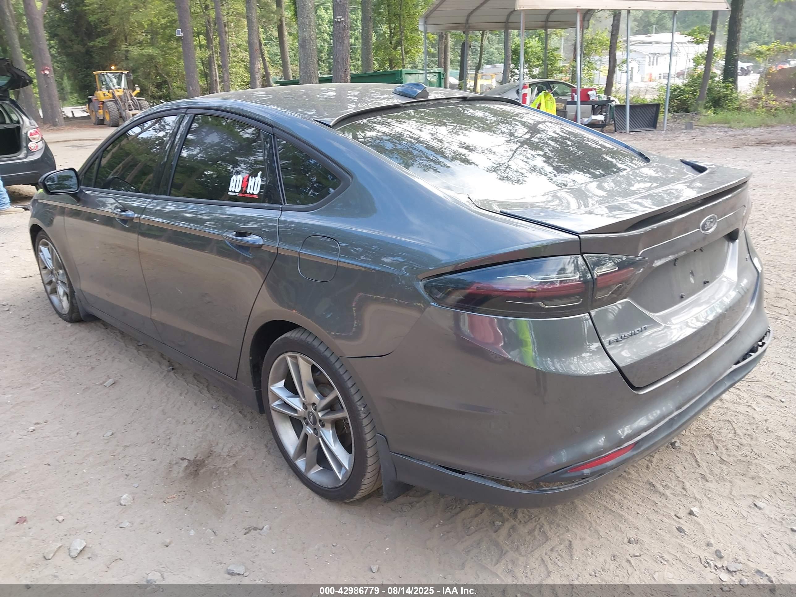 FORD FUSION image 3