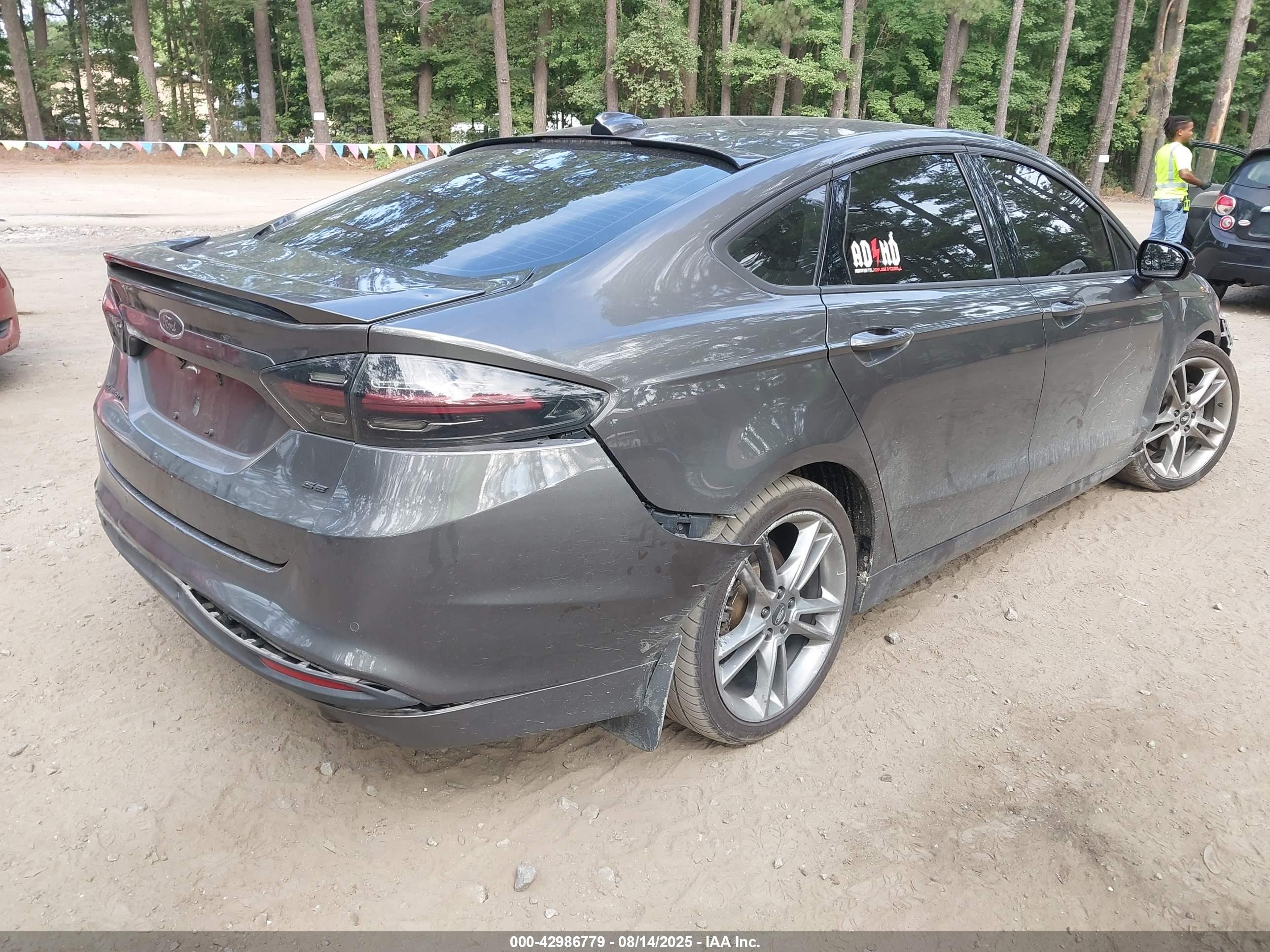 FORD FUSION image 4