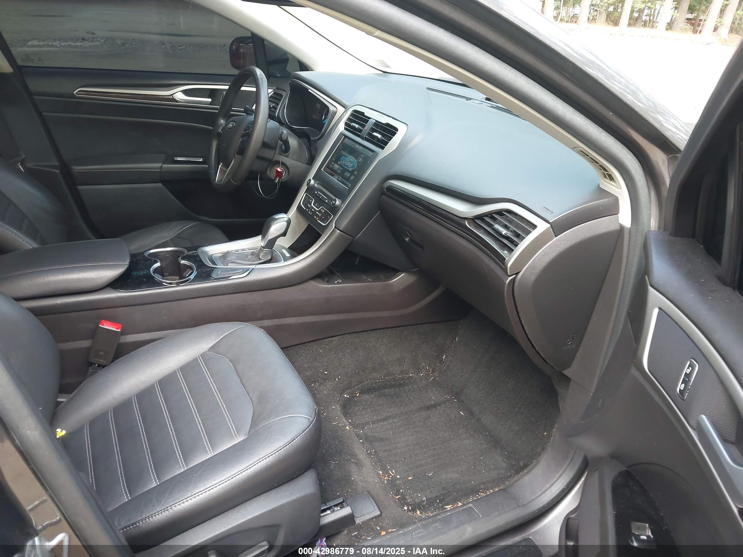 FORD FUSION image 5