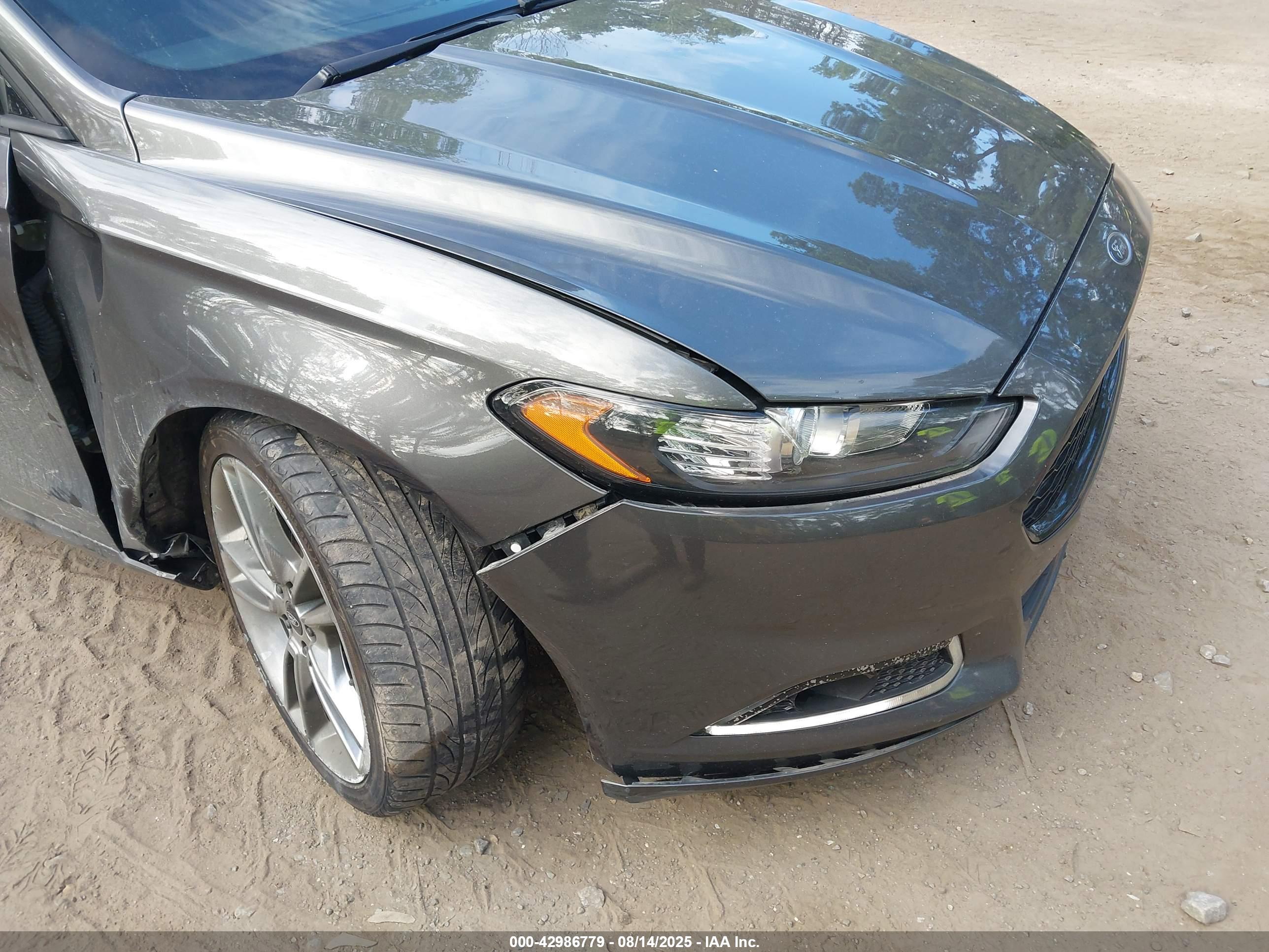 FORD FUSION image 6