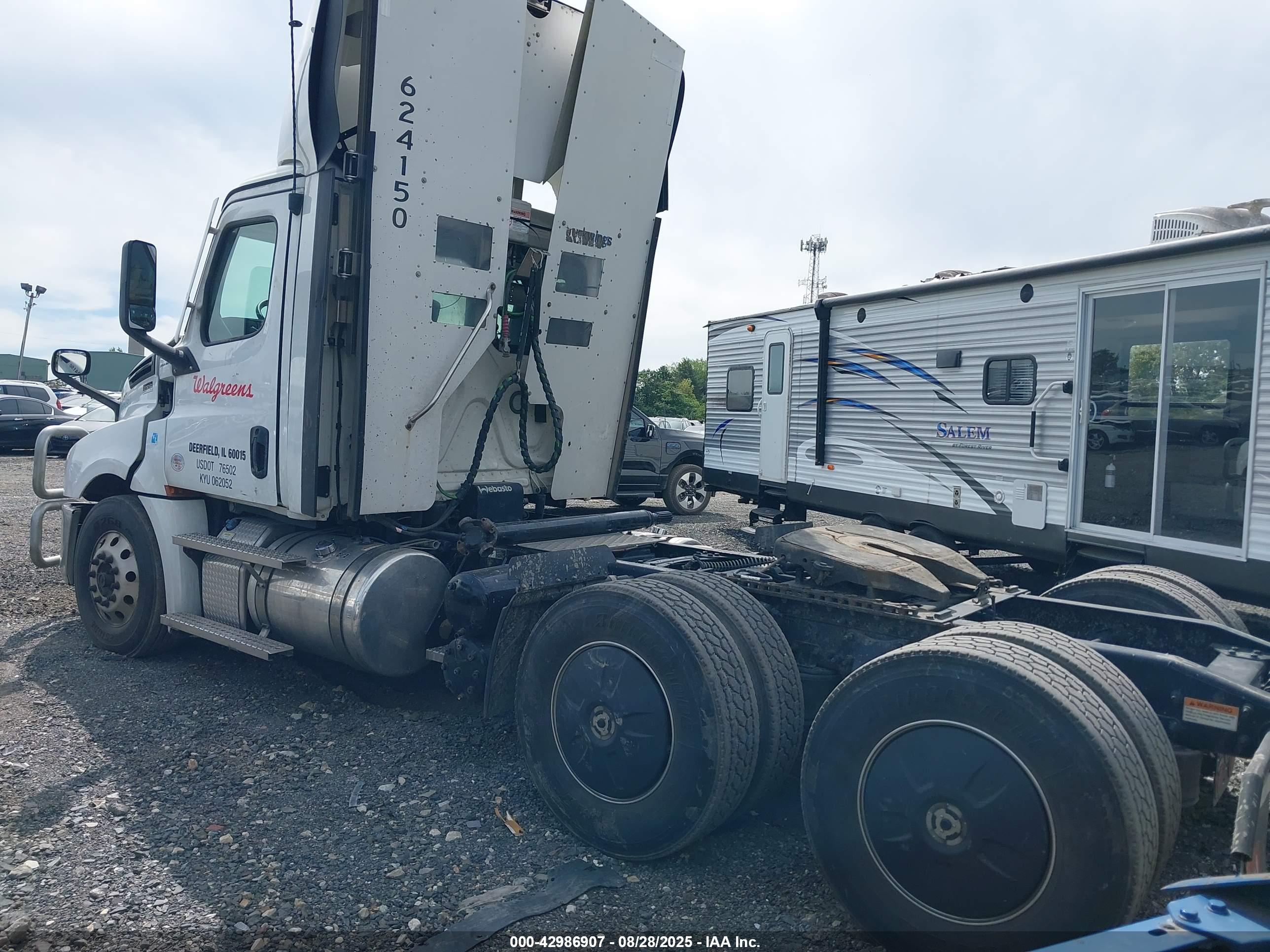 FREIGHTLINER NEW image 3