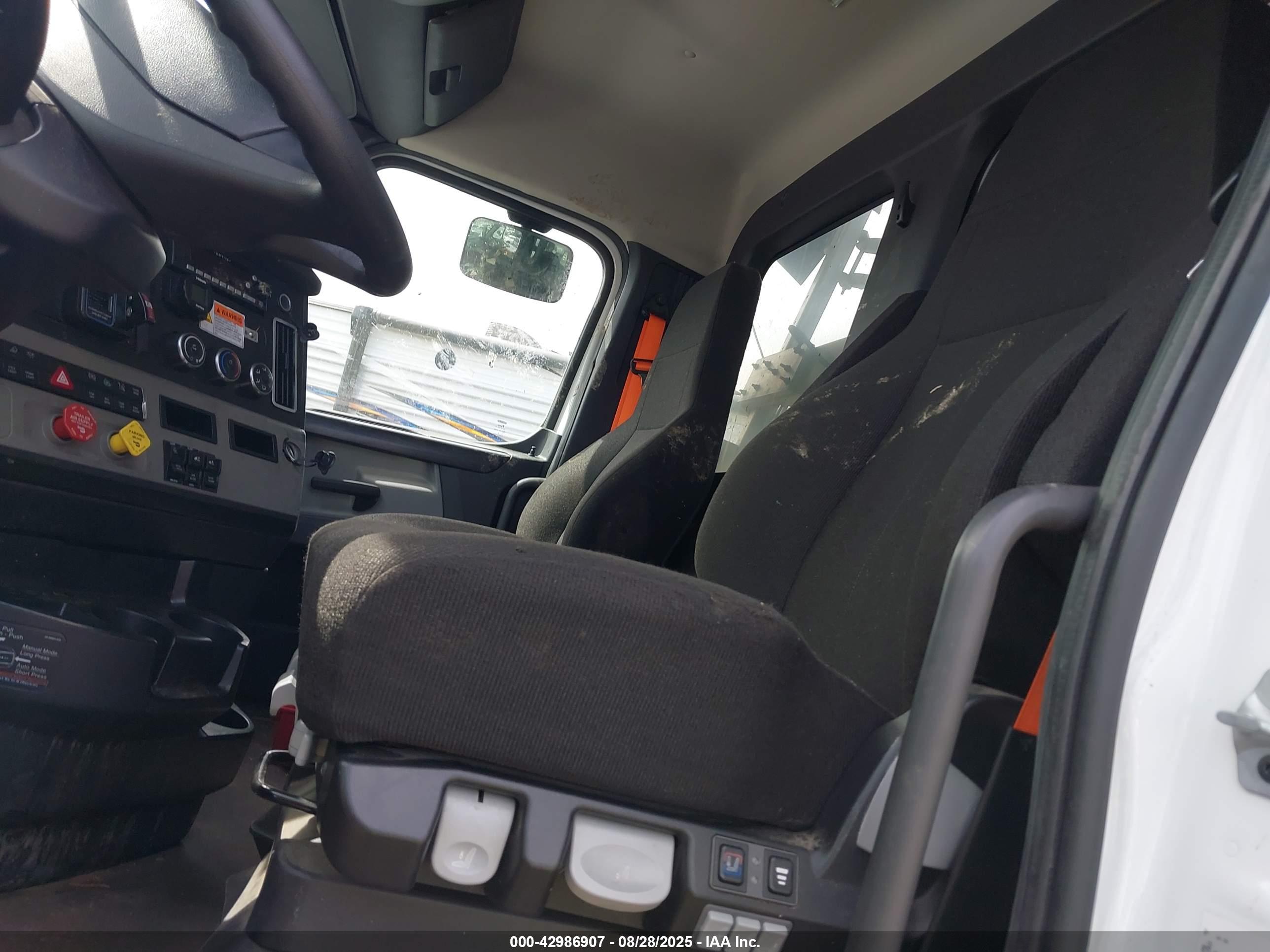 FREIGHTLINER NEW image 8