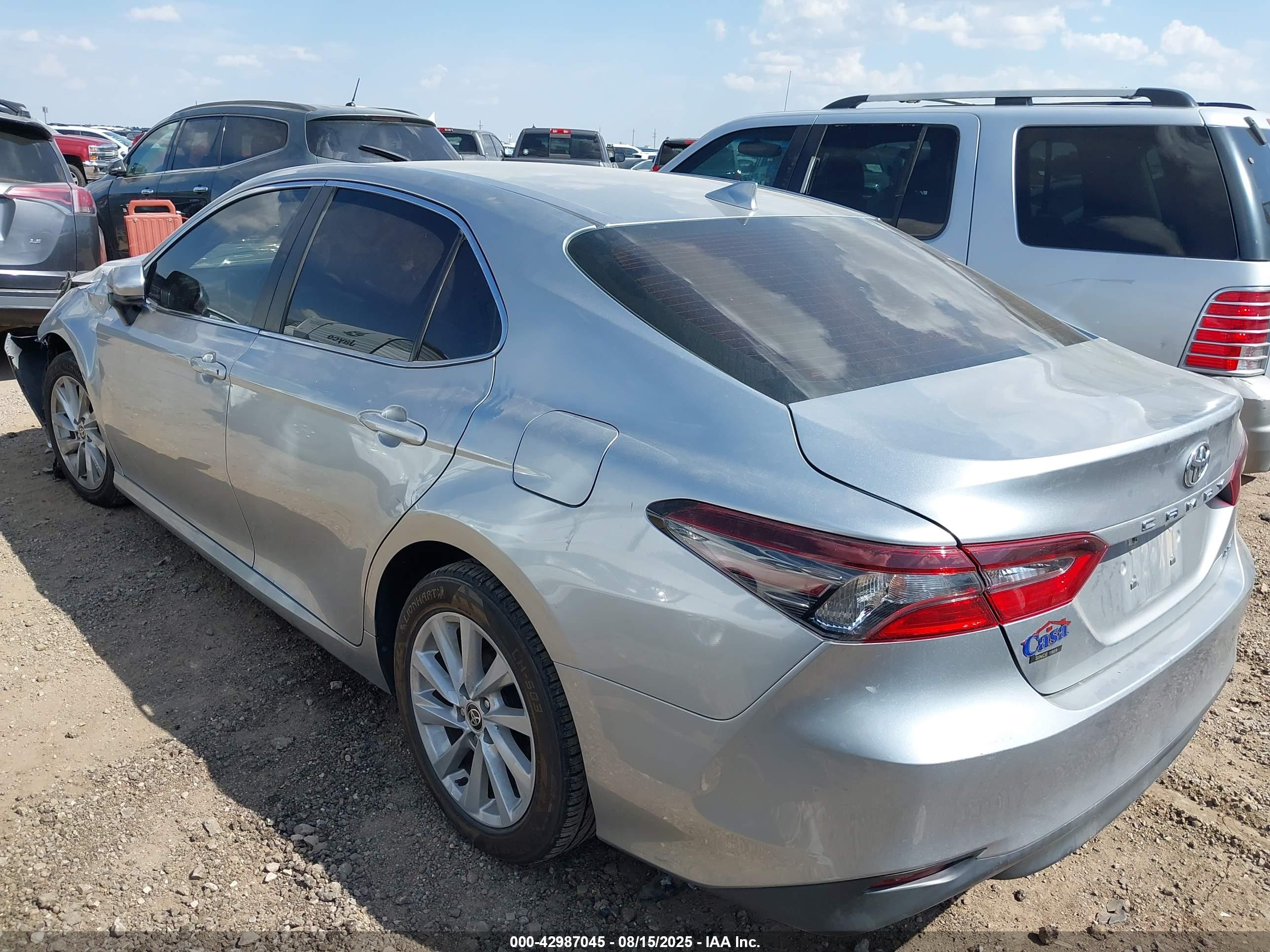 TOYOTA CAMRY image 3