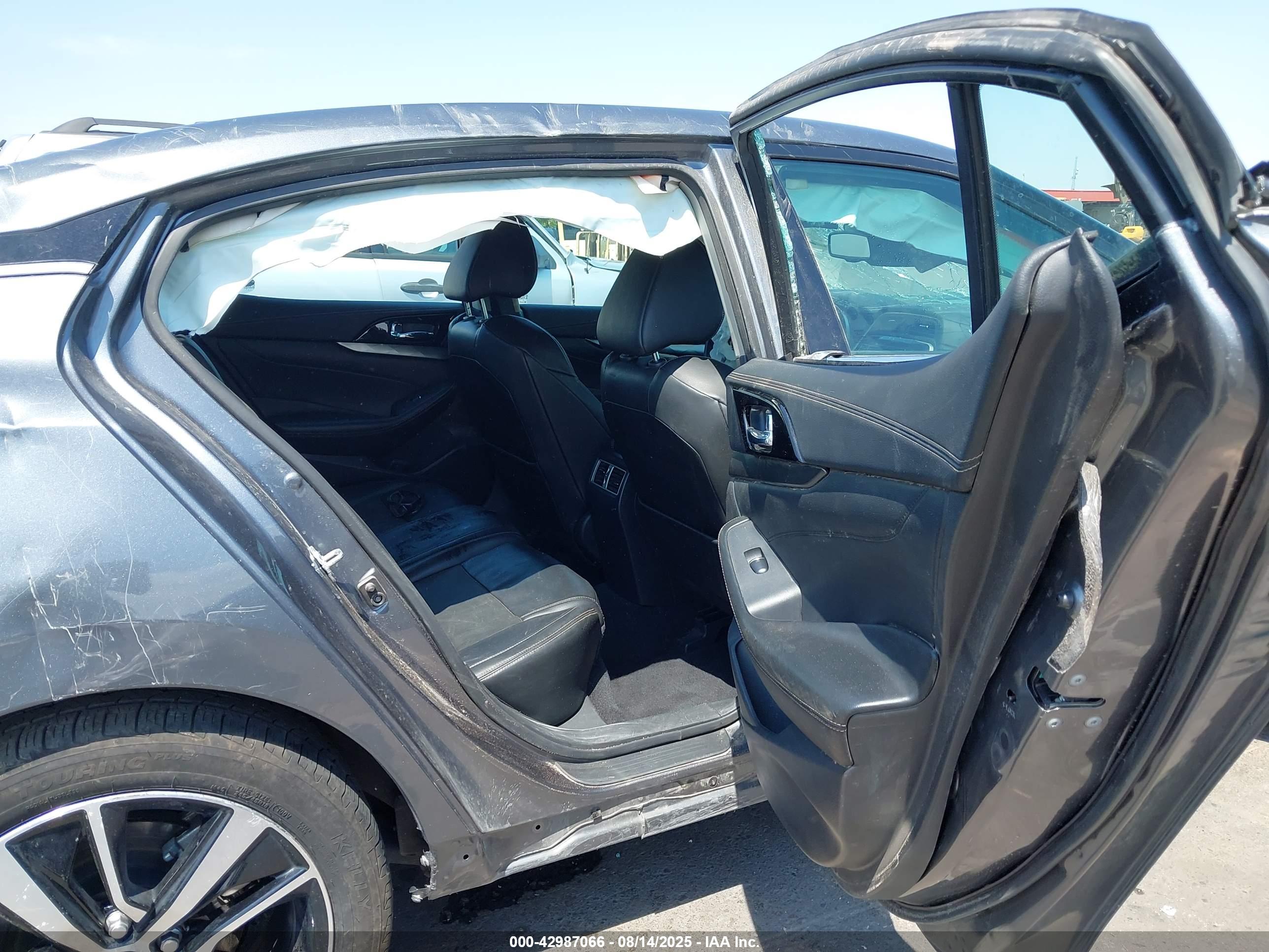 NISSAN MAXIMA image 8