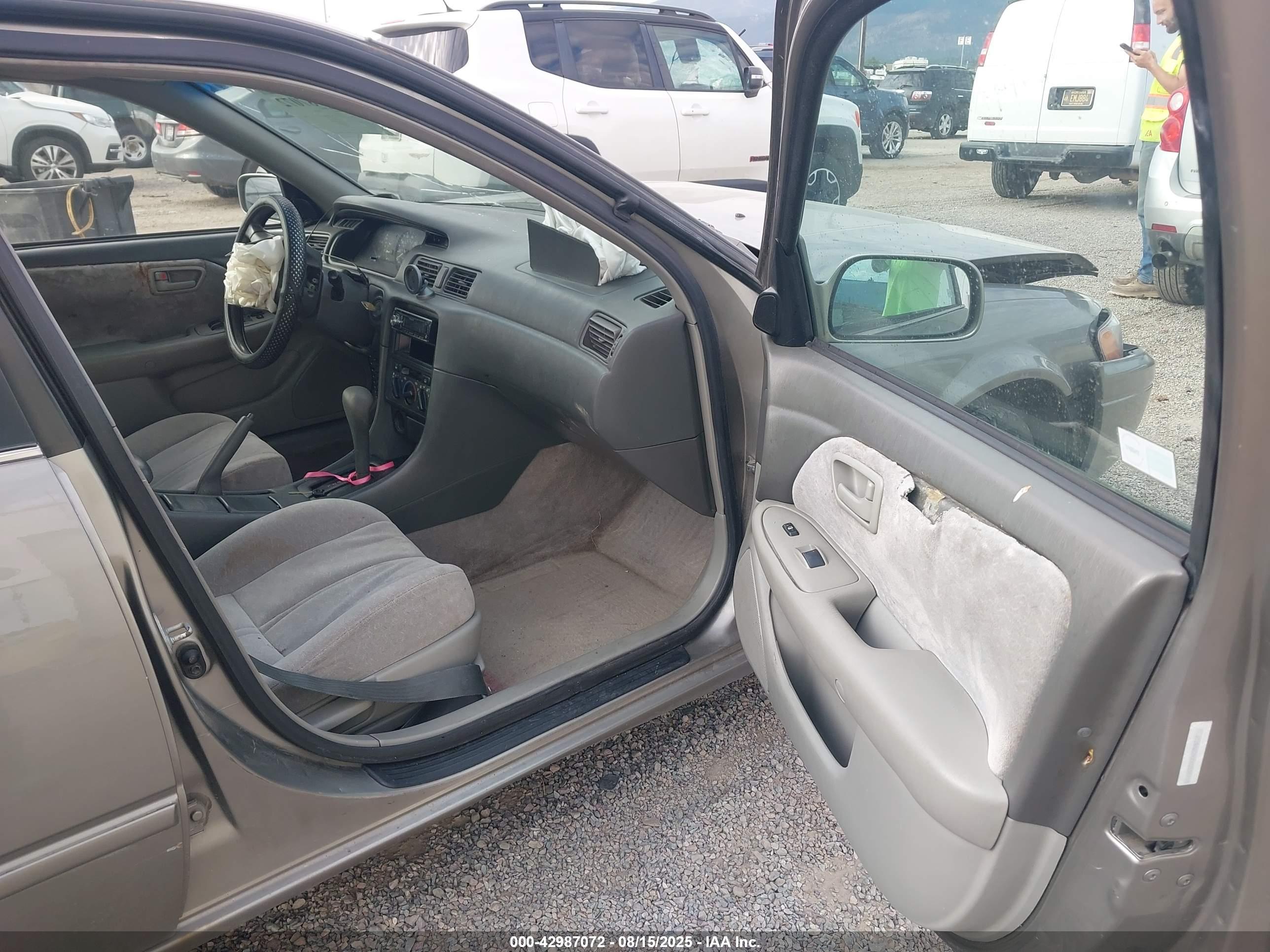 TOYOTA CAMRY image 5