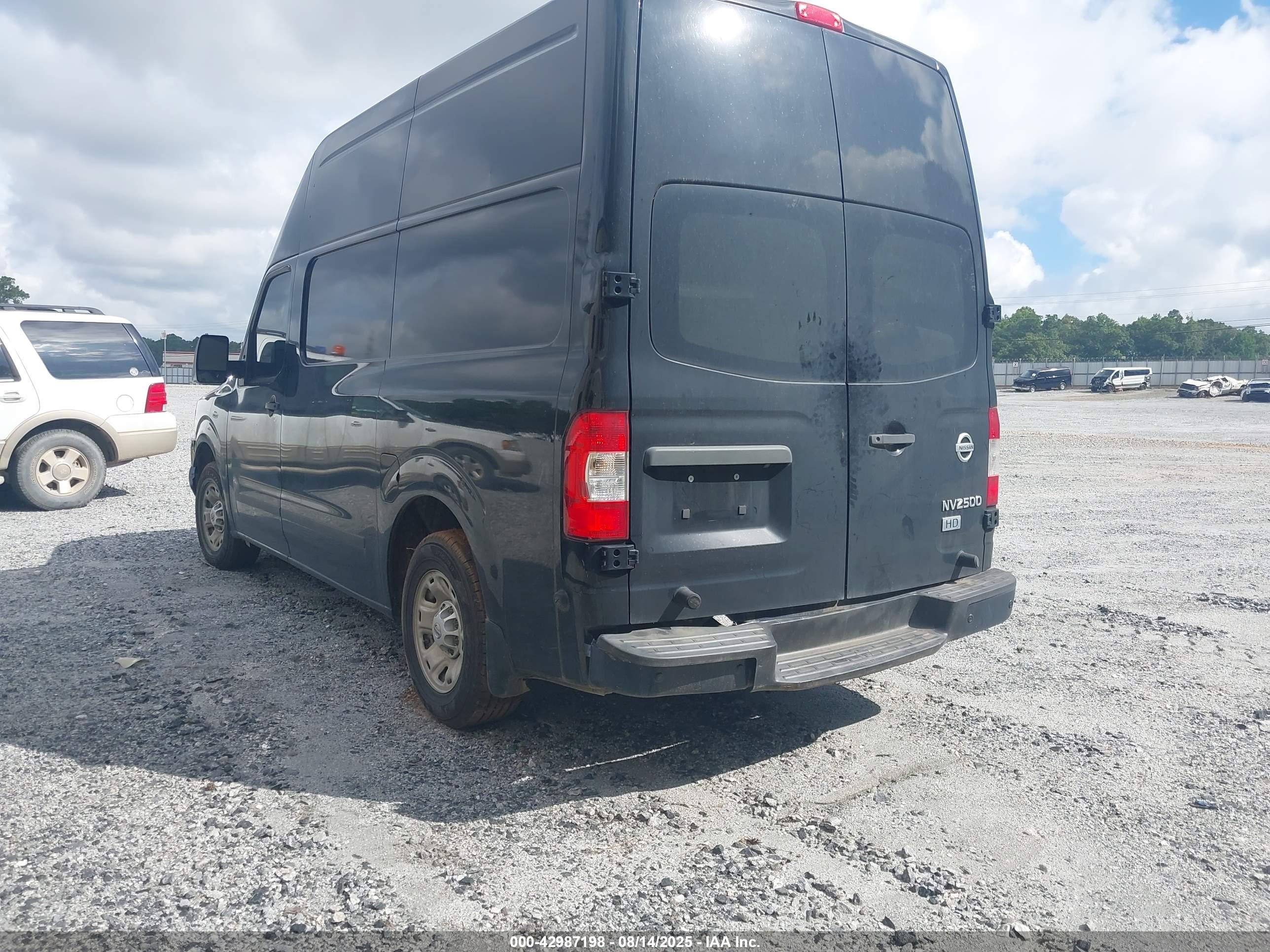 NISSAN NV image 3