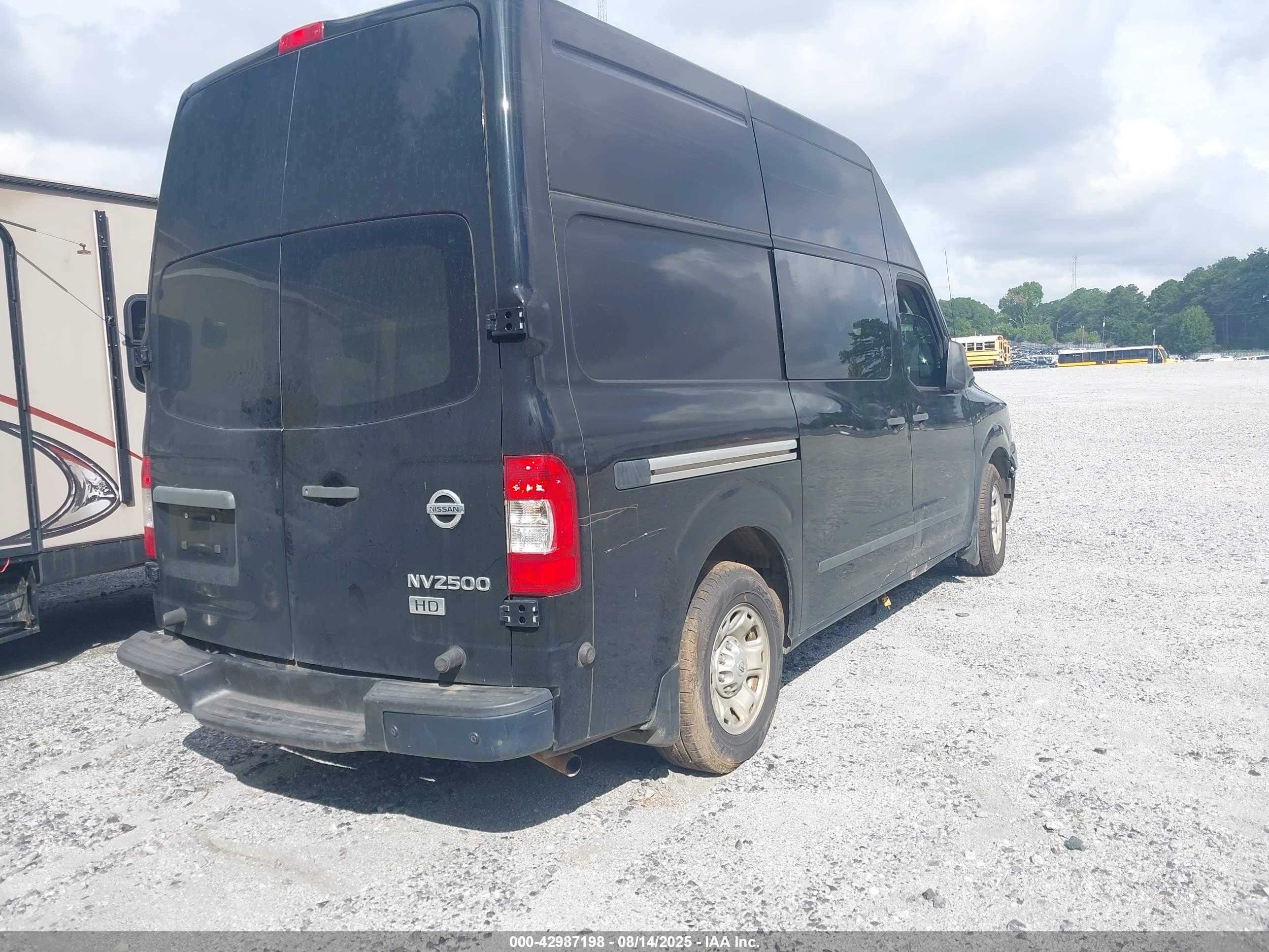 NISSAN NV image 4