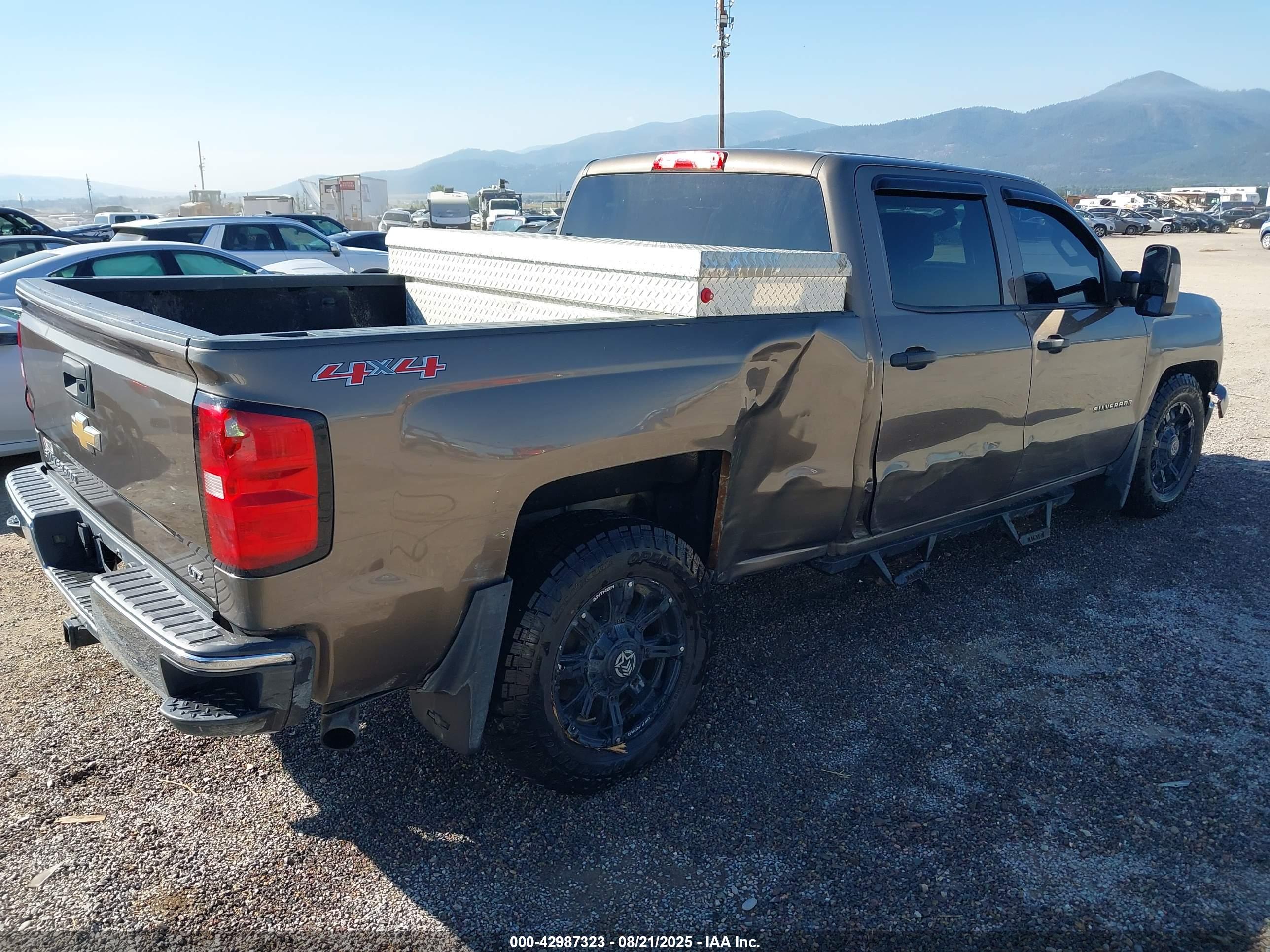 CHEVROLET SILVERADO image 4