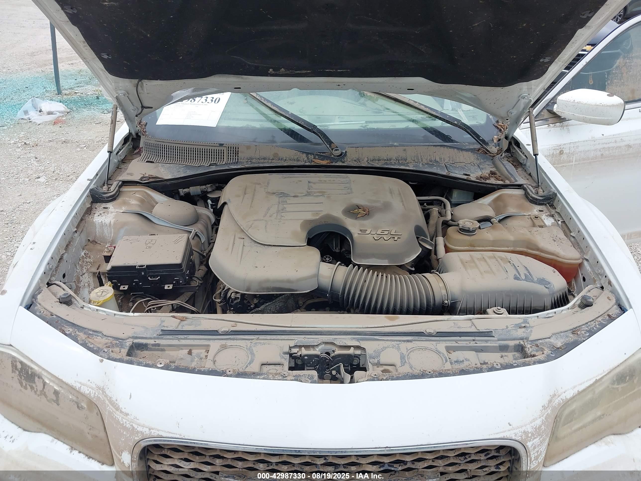 CHRYSLER 300 image 10