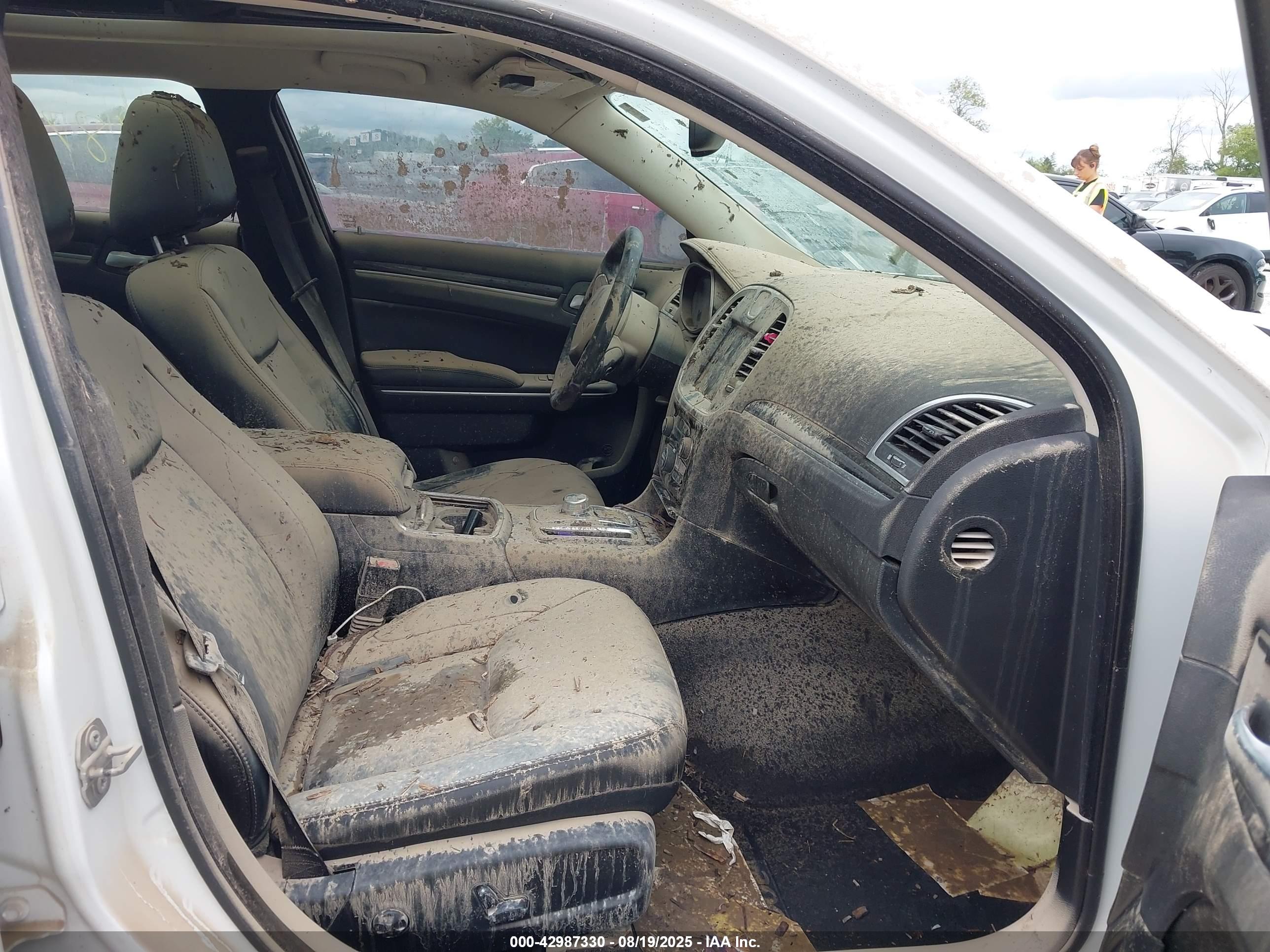 CHRYSLER 300 image 5