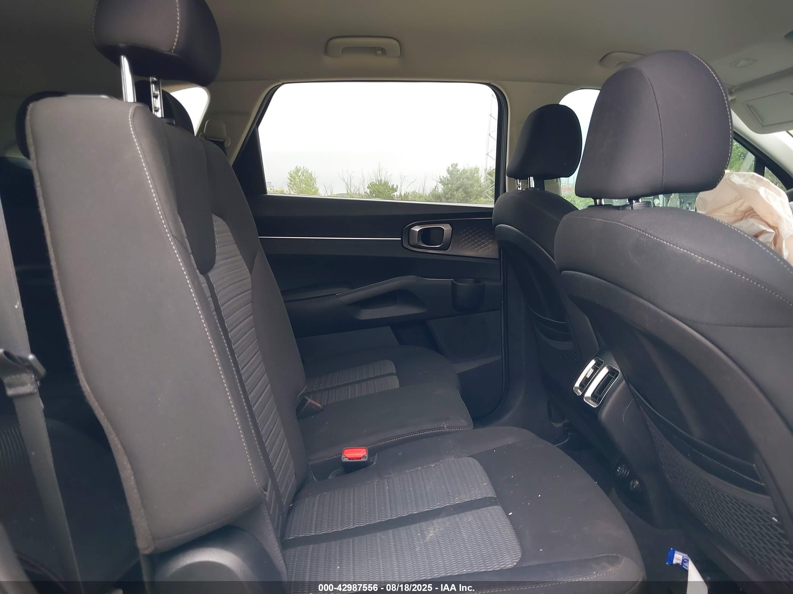 KIA SORENTO image 8