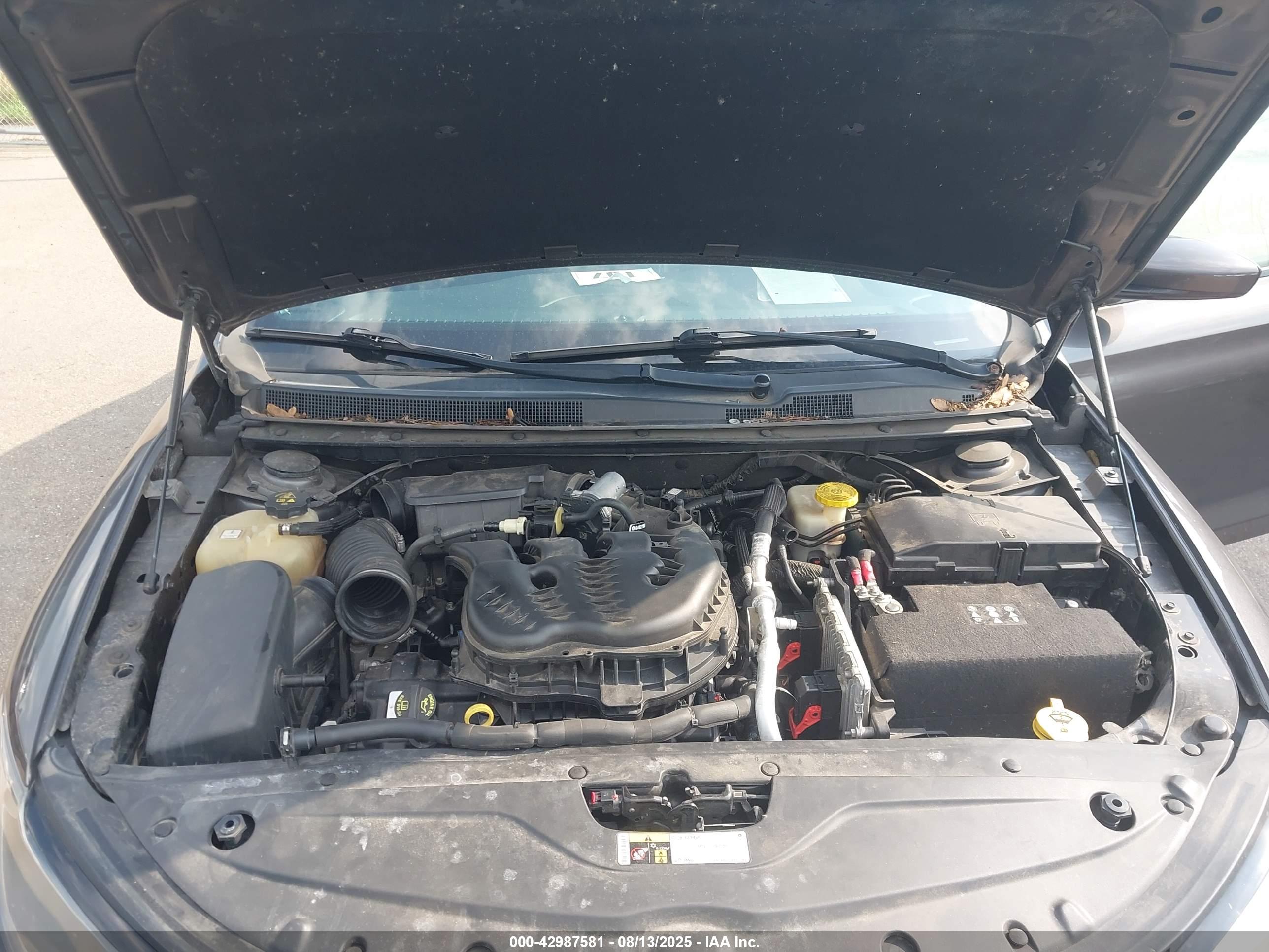 CHRYSLER 200 image 10