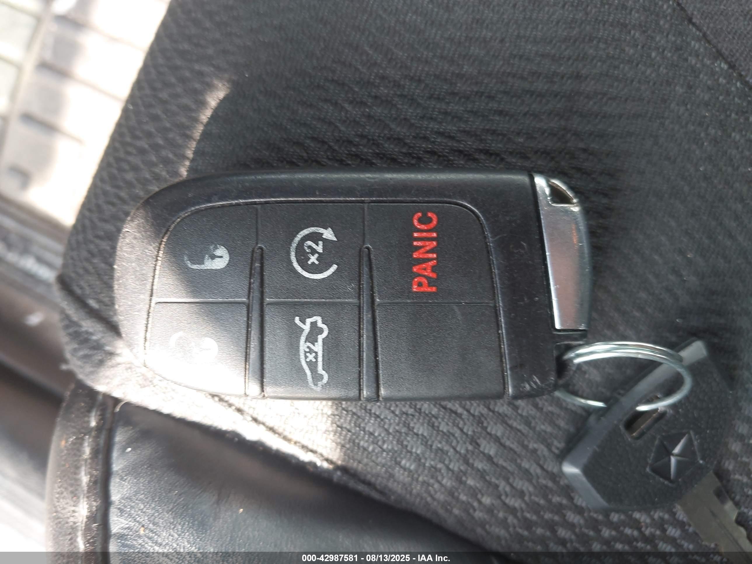 CHRYSLER 200 image 11