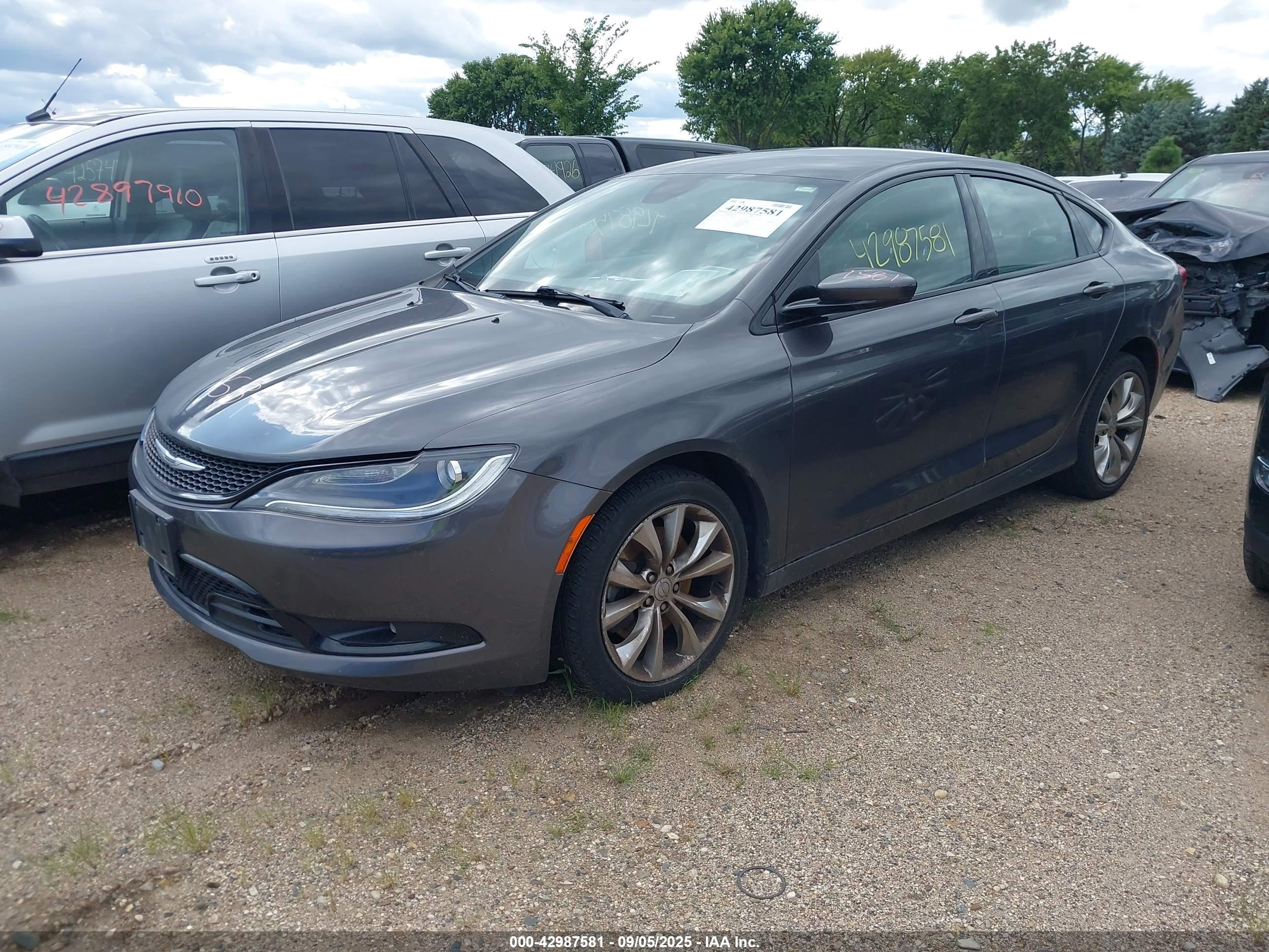 CHRYSLER 200 image 2