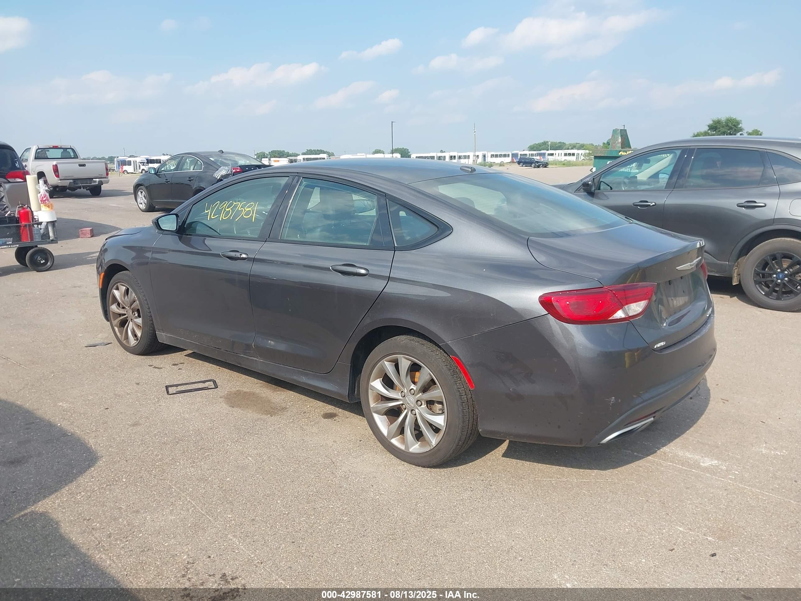 CHRYSLER 200 image 3